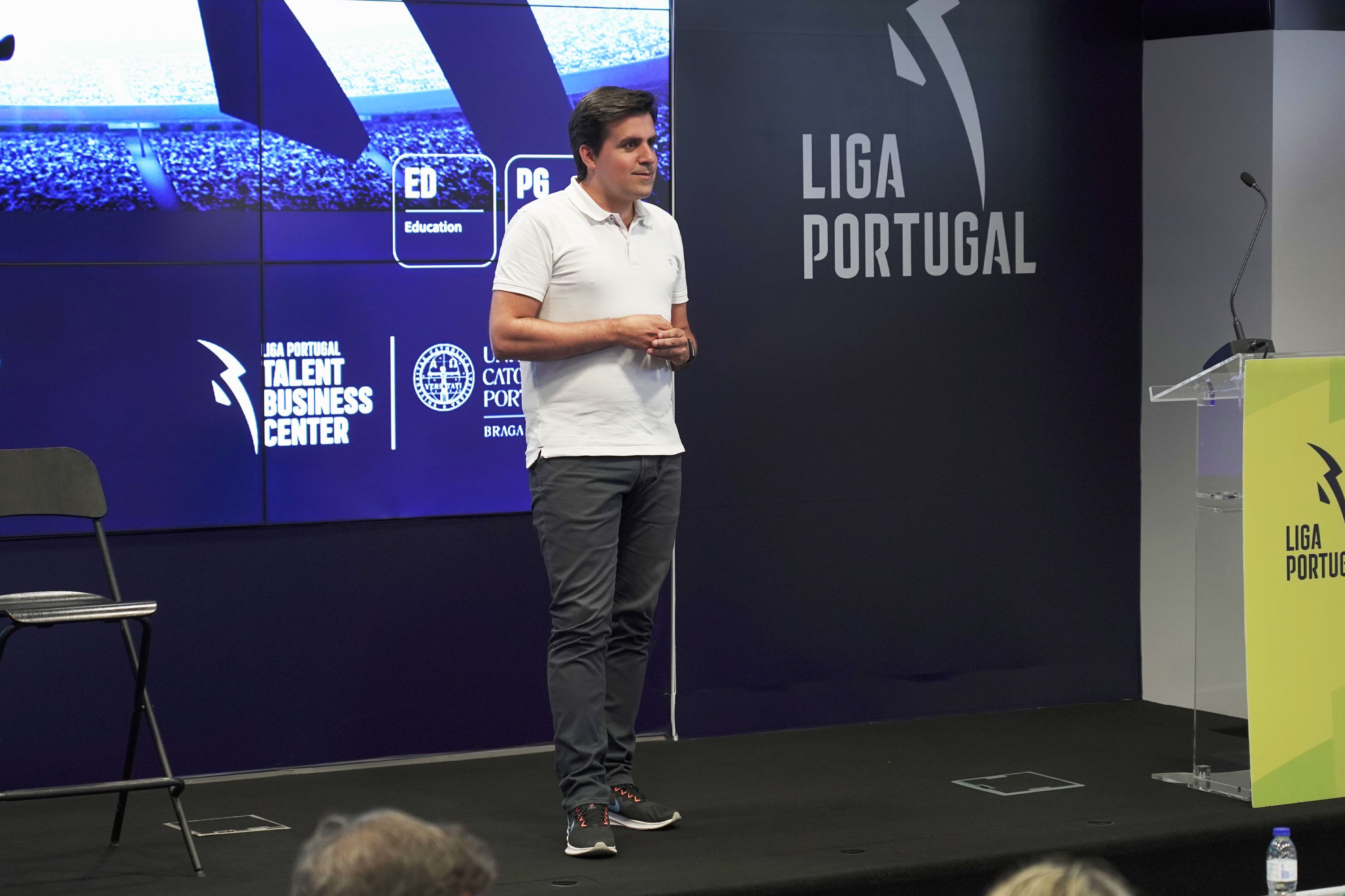 "Comunicação no Futebol Profissional" aborda o comentário desportivo