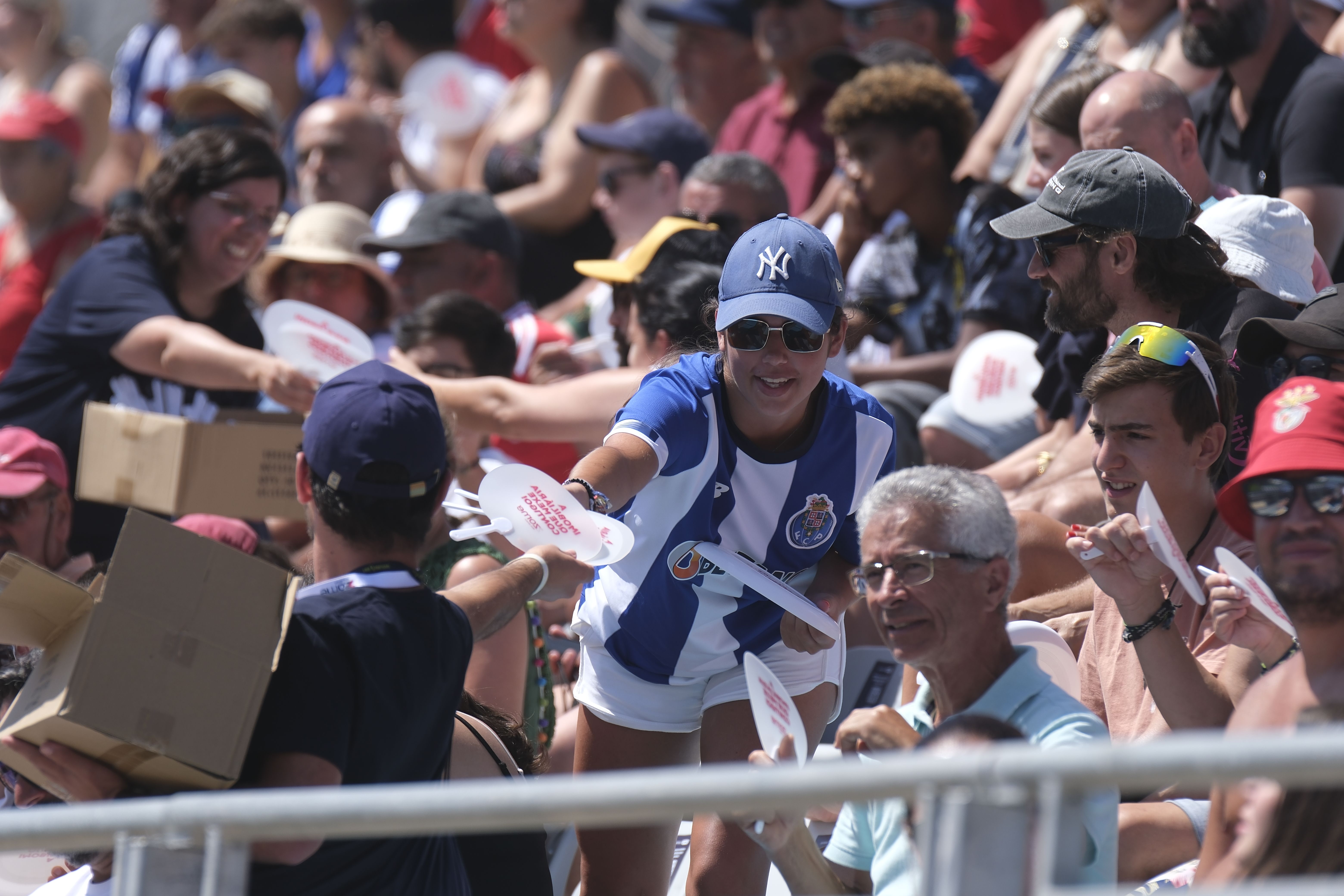 Adeptos em força na Nazaré: as fotos do segundo dia do Liga Portugal Legends