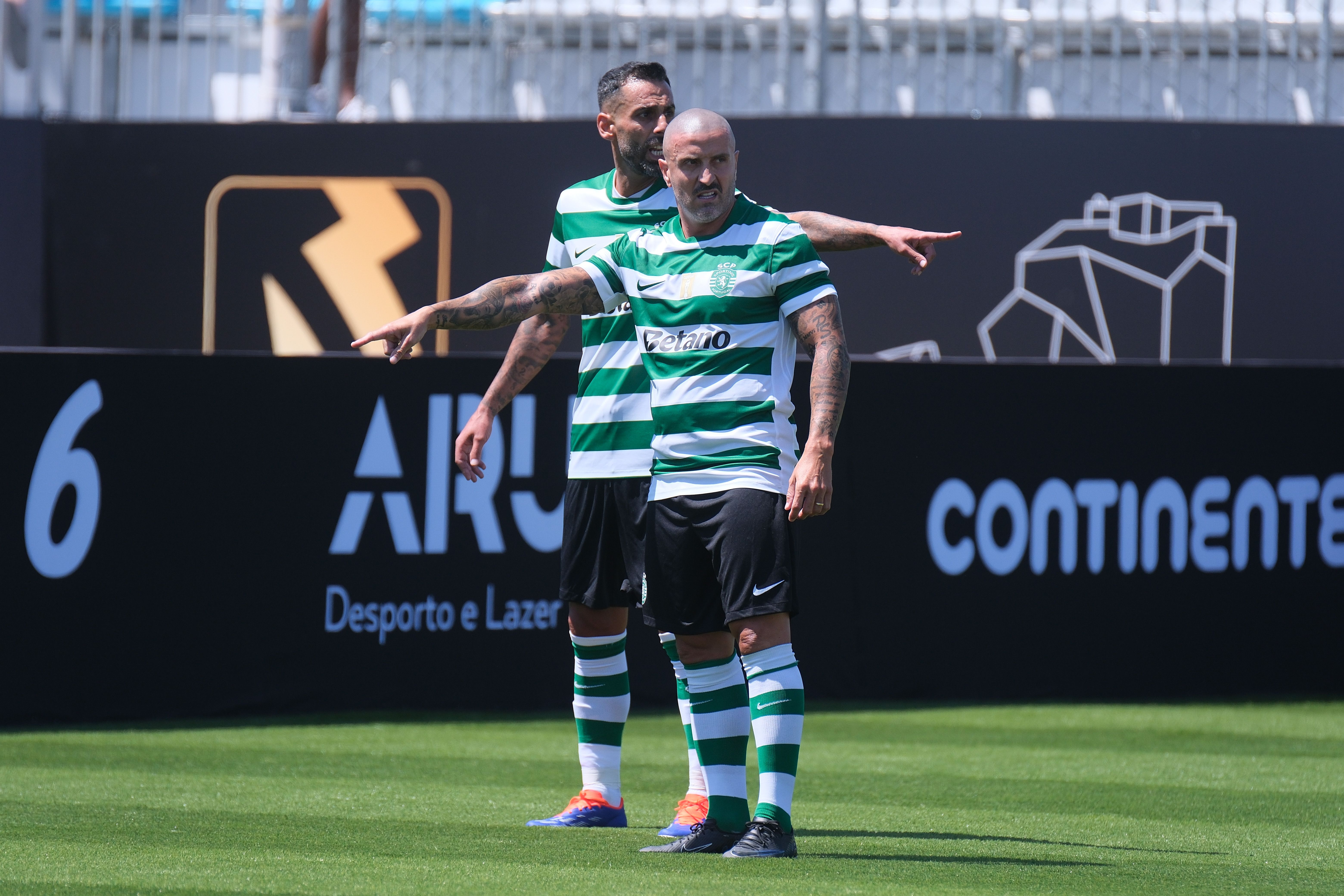 Adeptos em força na Nazaré: as fotos do segundo dia do Liga Portugal Legends