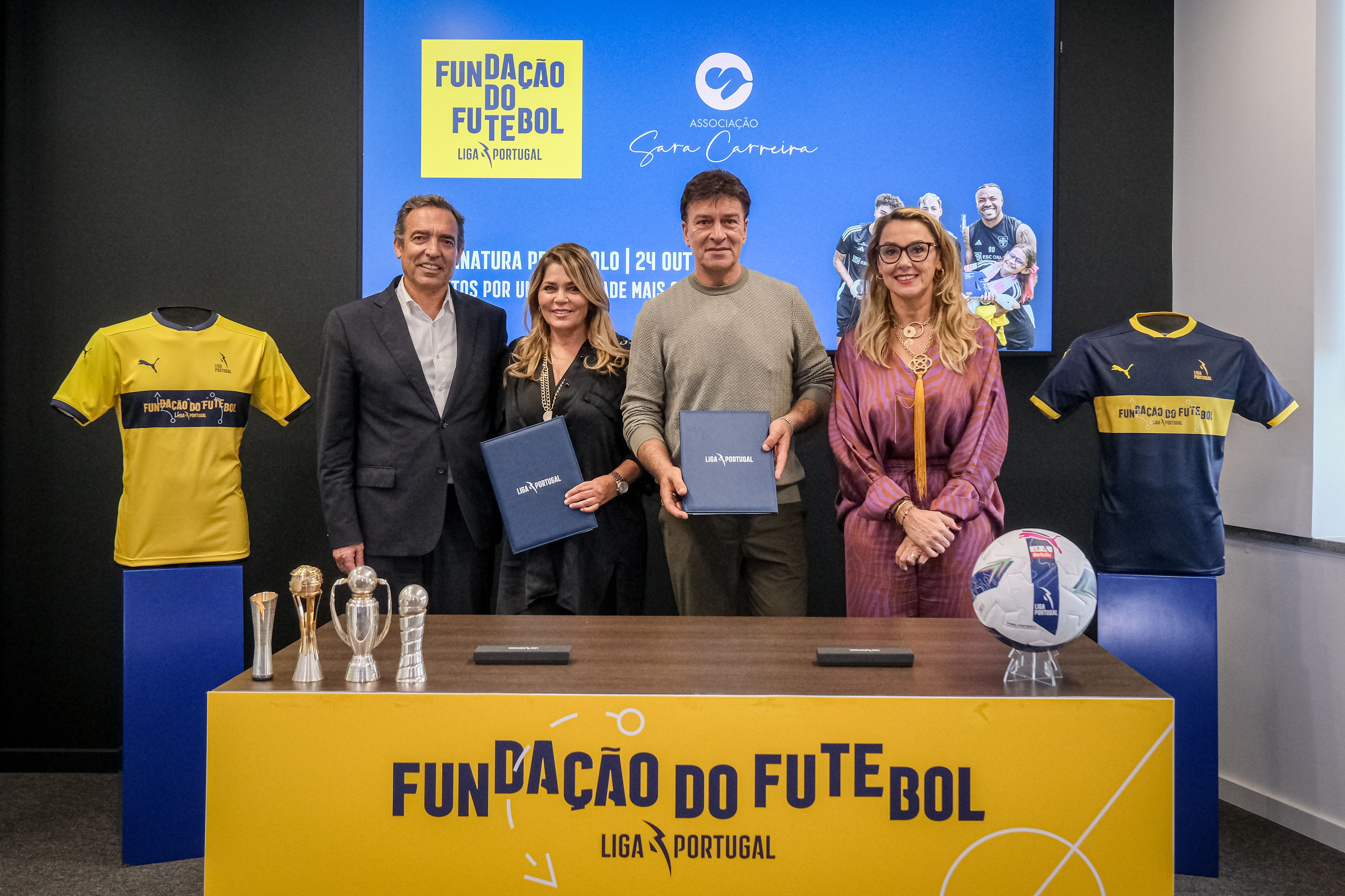 Protocolo assinado entre Fundação do Futebol e Associação Sara Carreira