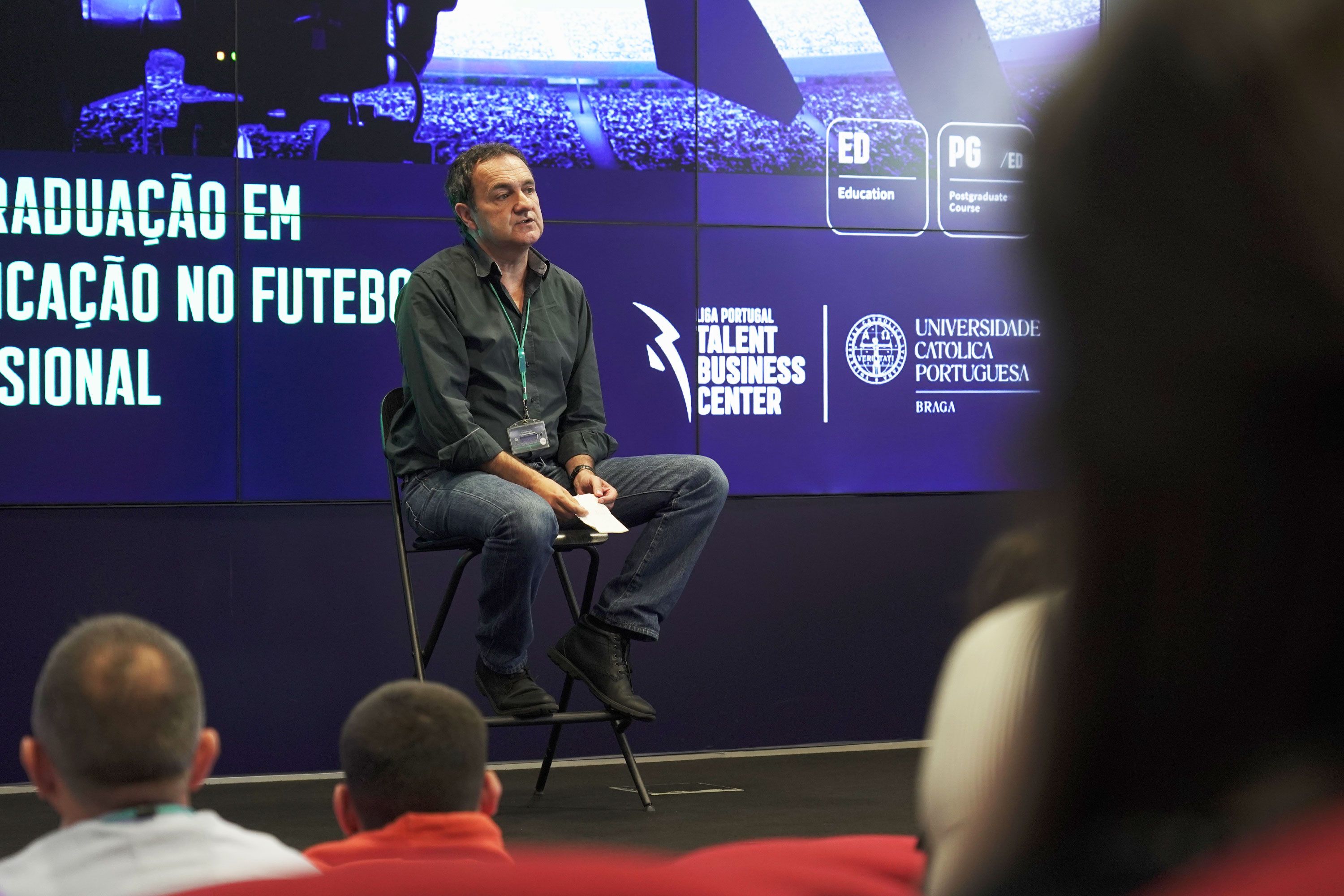 "Comunicação no Futebol Profissional" aborda o comentário desportivo