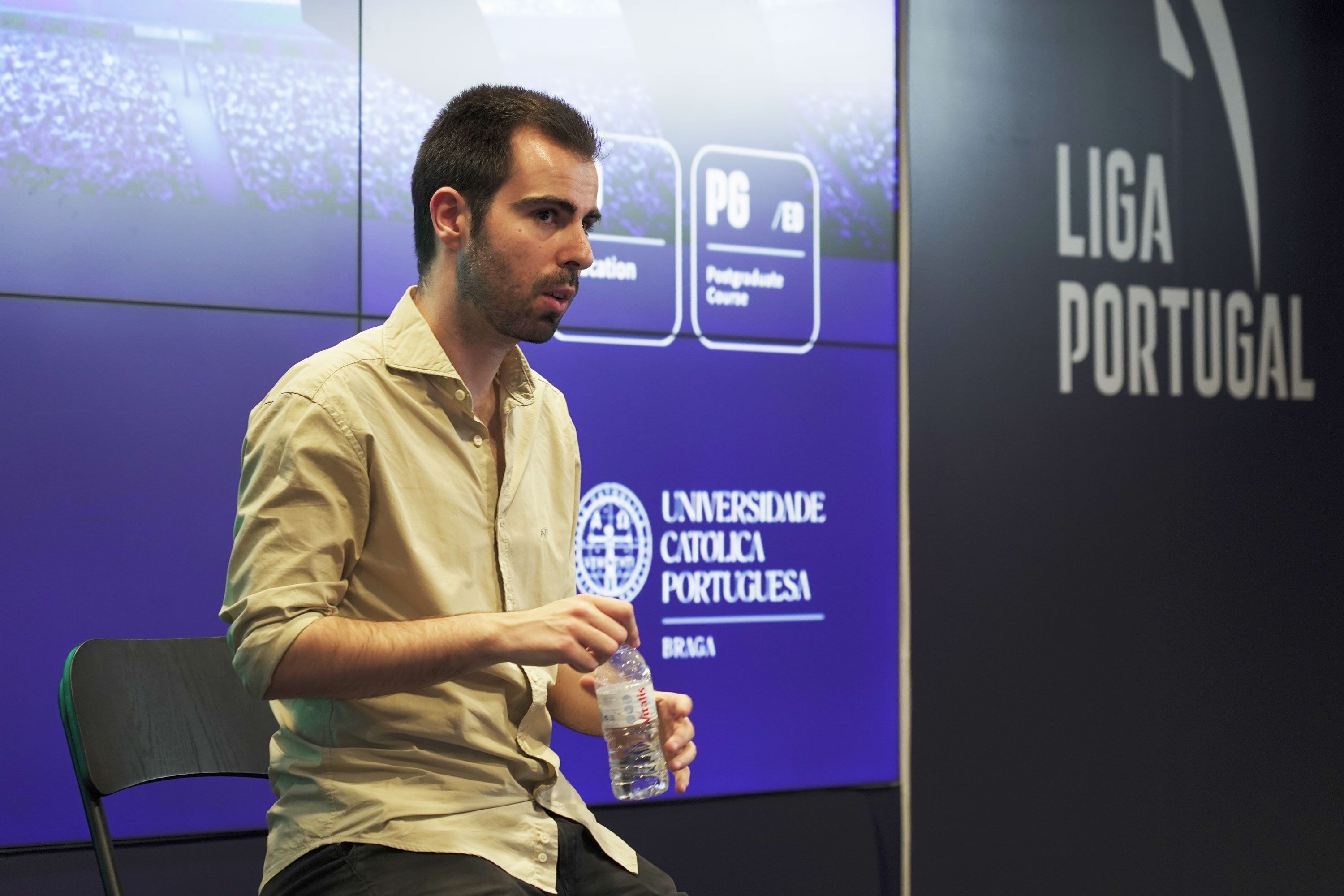 "Comunicação no Futebol Profissional" aborda o comentário desportivo