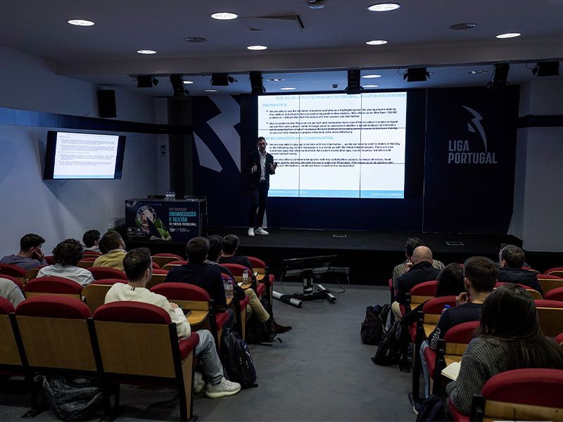 Impacto e Aplicação das Tecnologias no Futebol Profissional em ‘Organização e Gestão’