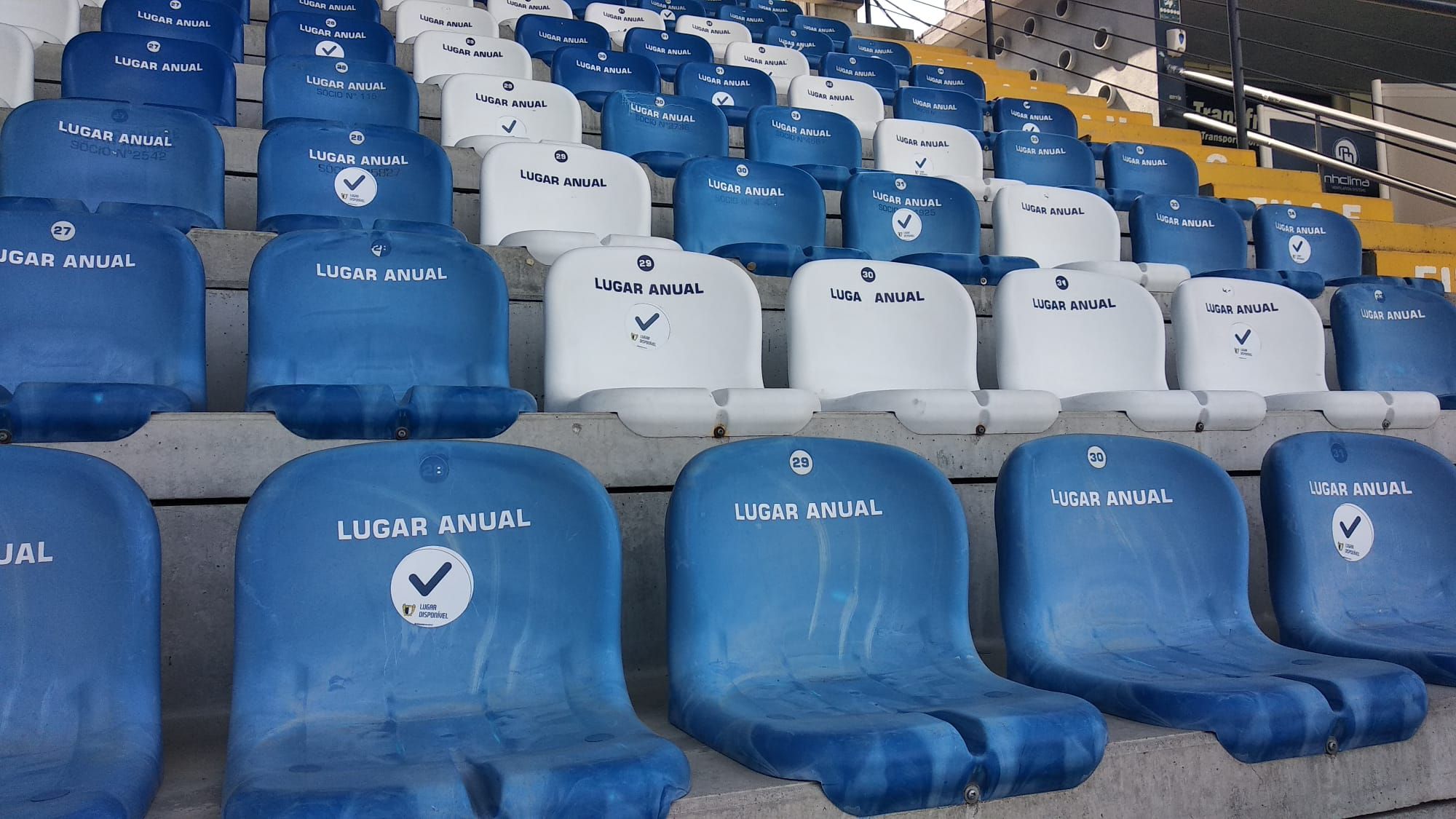 Futebol Profissional a postos para receber adeptos