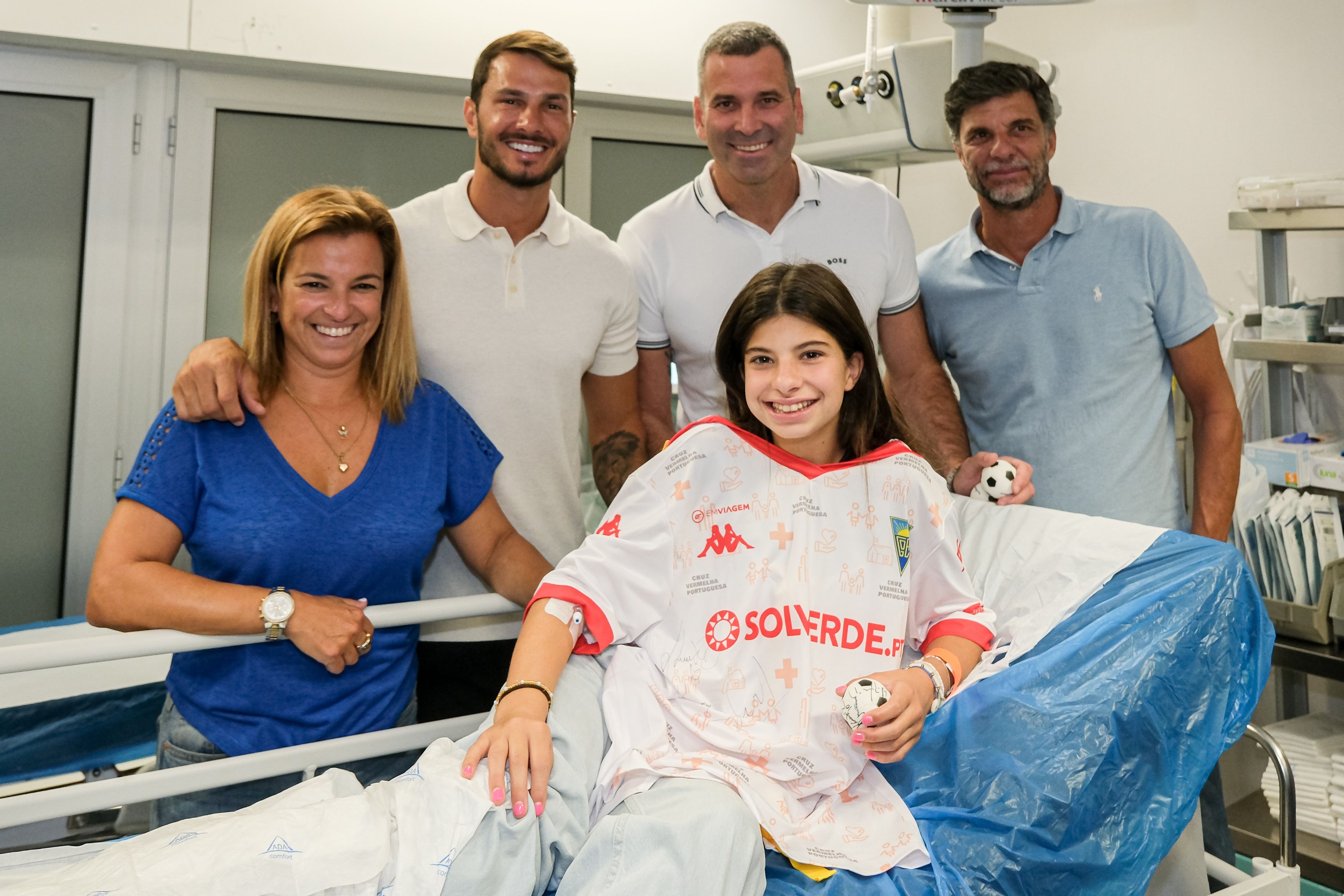 “Esta Bata Tem Poderes” levou a magia do futebol ao Hospital de S. Francisco Xavier