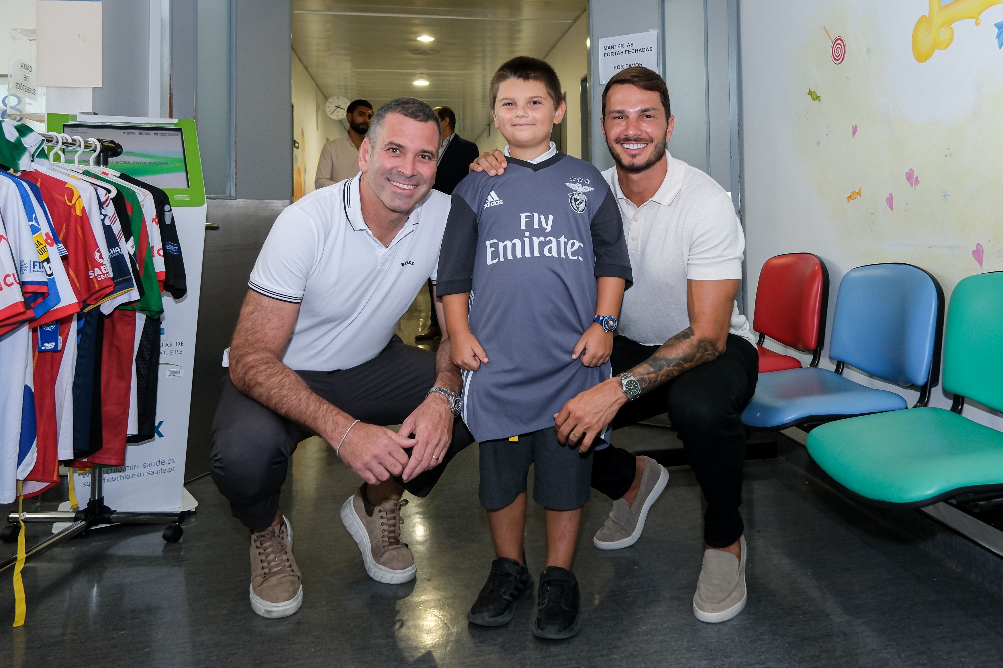 “Esta Bata Tem Poderes” levou a magia do futebol ao Hospital de S. Francisco Xavier