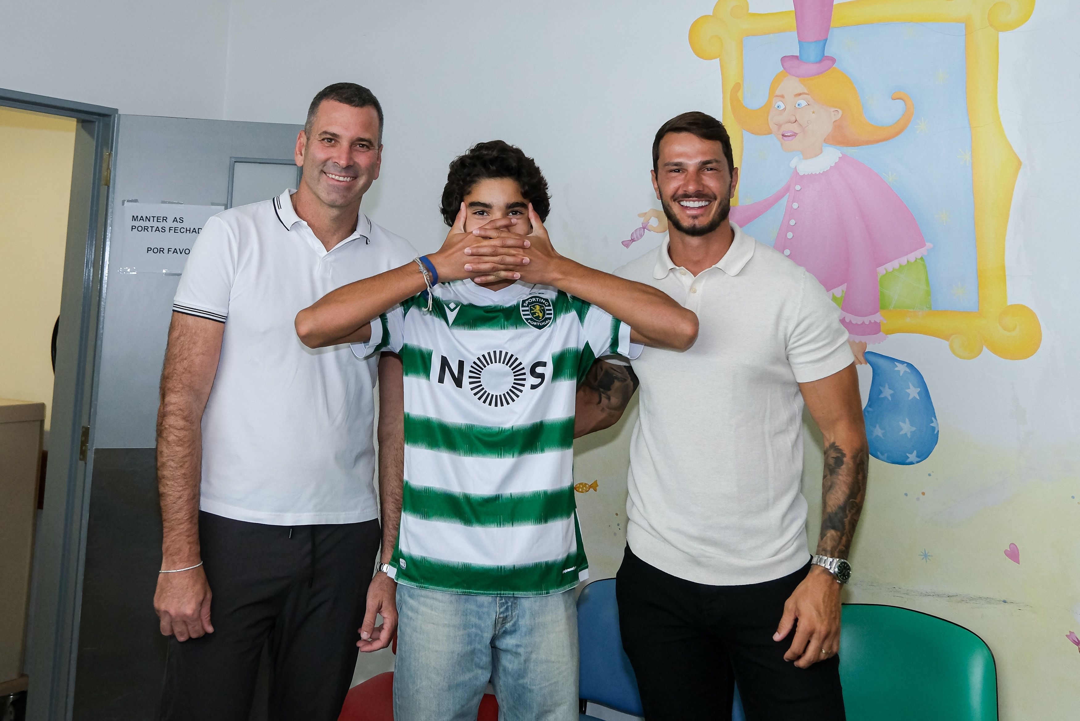 “Esta Bata Tem Poderes” levou a magia do futebol ao Hospital de S. Francisco Xavier