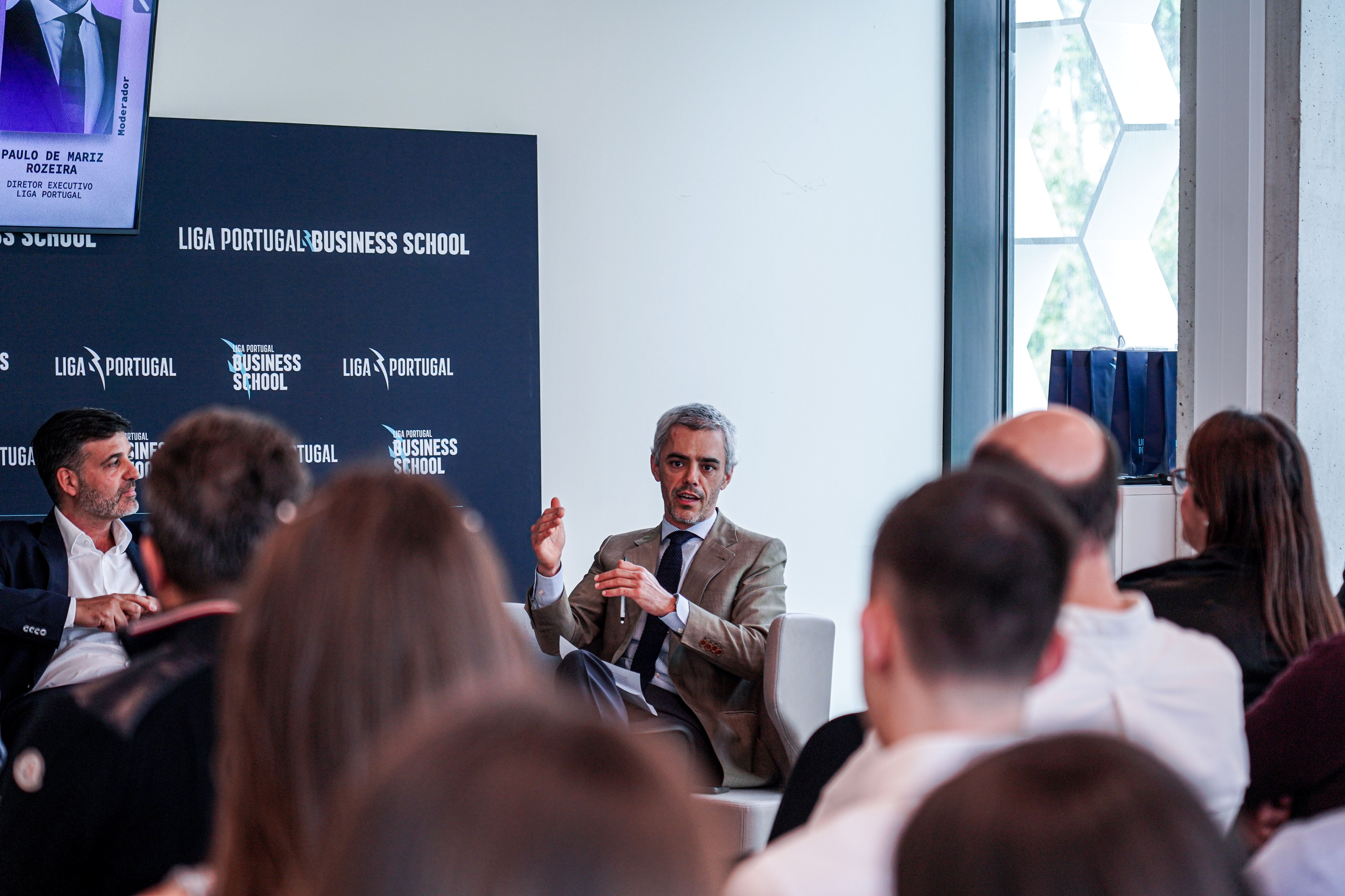 Mesa-redonda debate desafios e oportunidades do Futebol Profissional