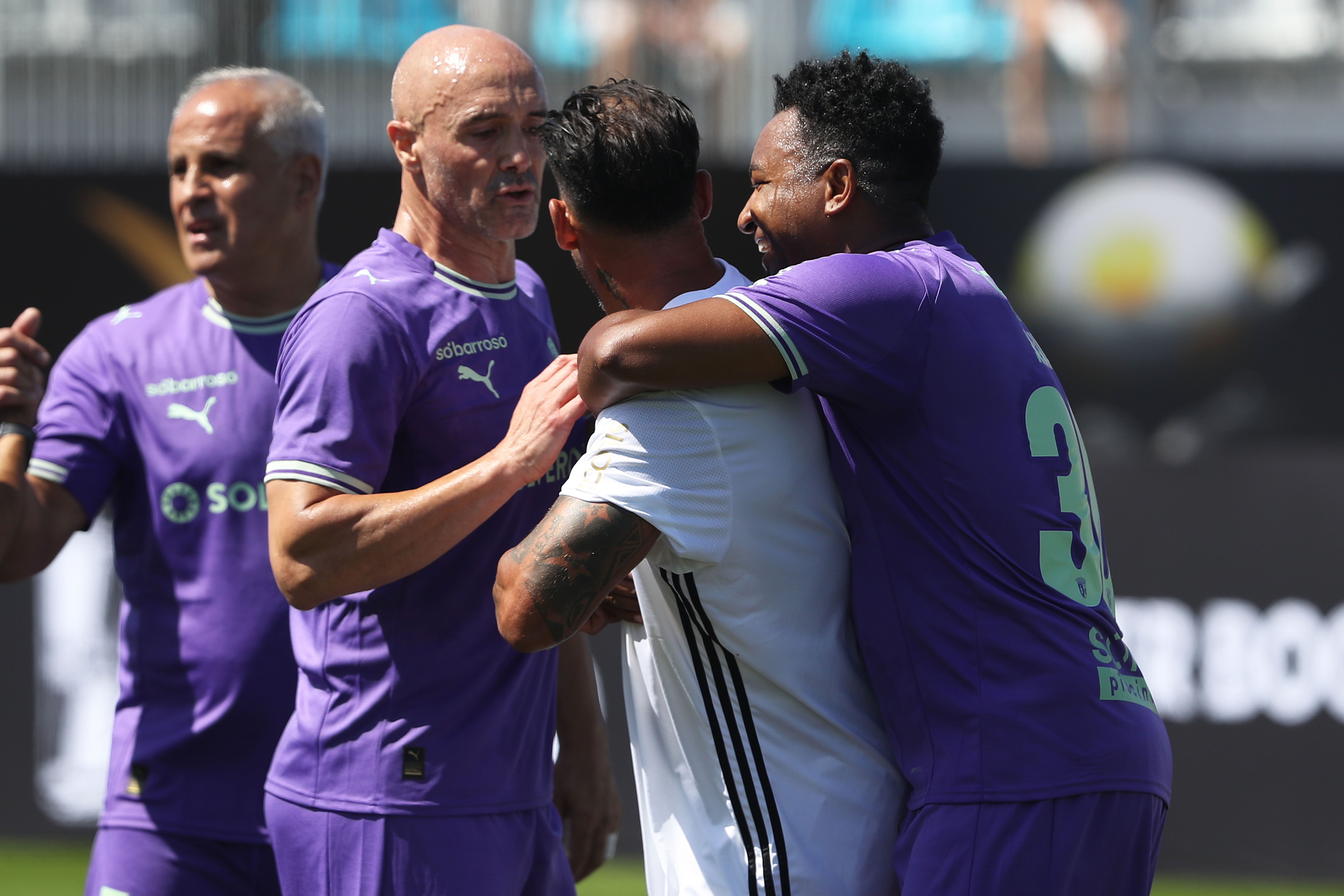 Adeptos em força na Nazaré: as fotos do segundo dia do Liga Portugal Legends