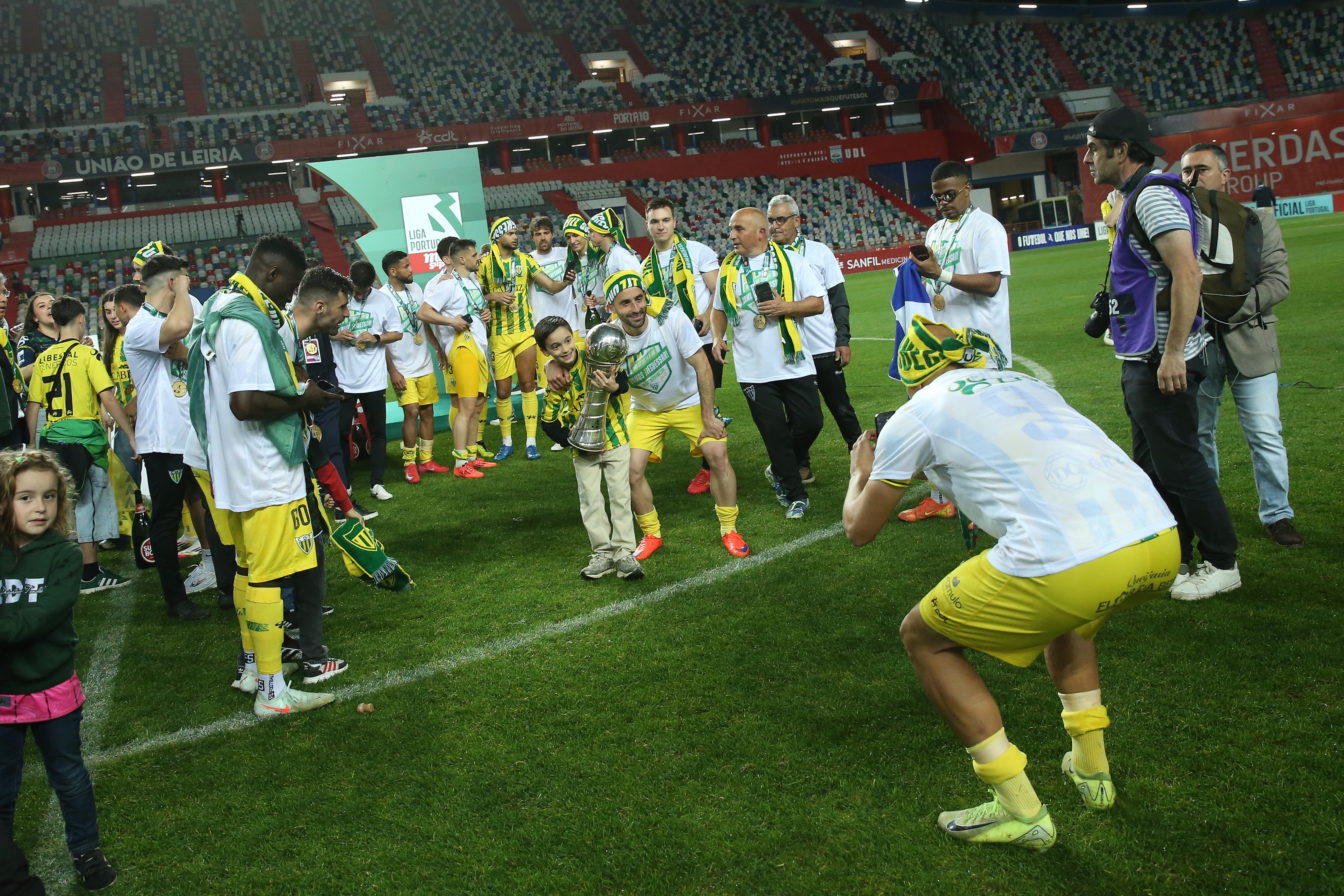 CD Tondela ergue o troféu da Liga Portugal 2 Meu Super