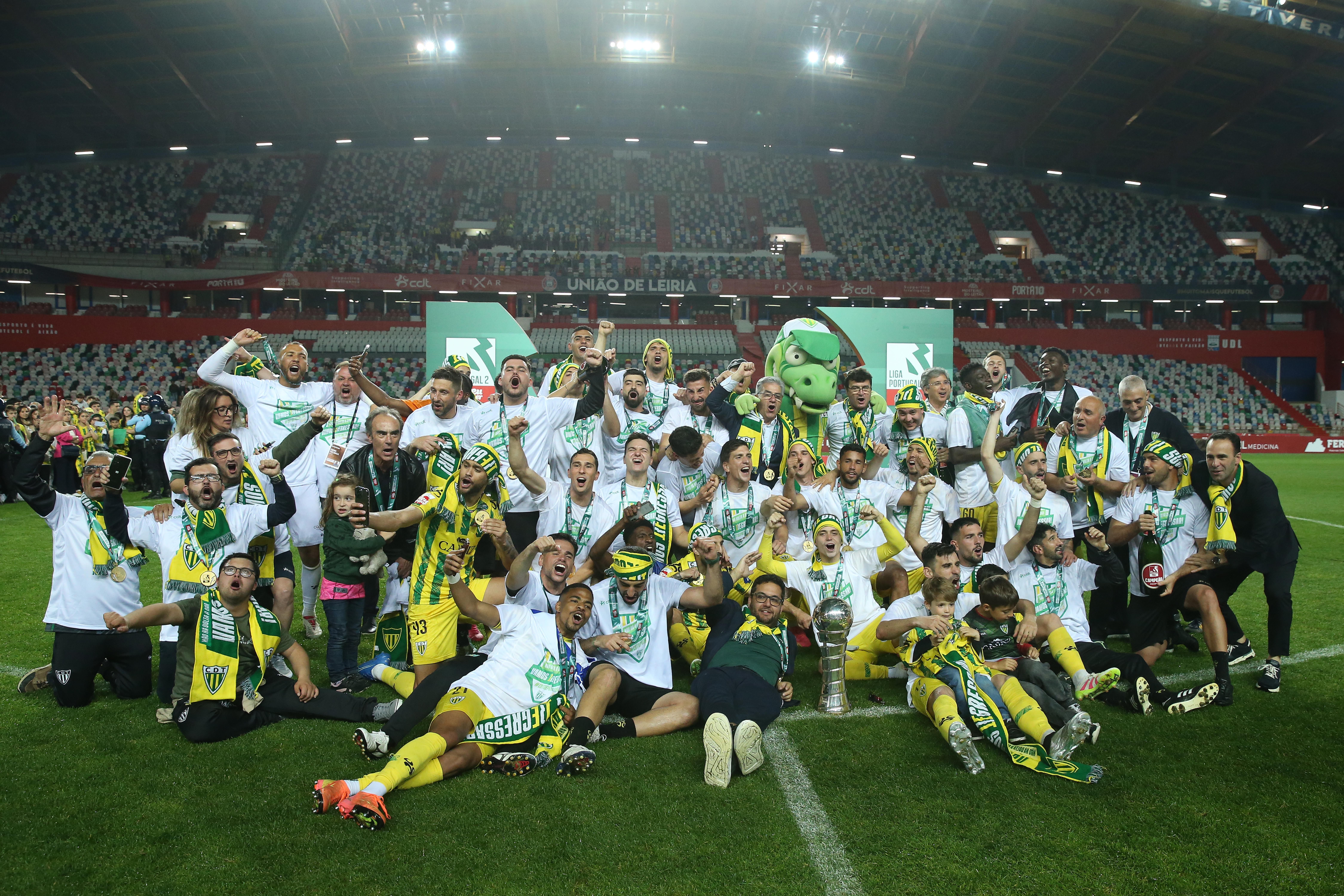 CD Tondela ergue o troféu da Liga Portugal 2 Meu Super