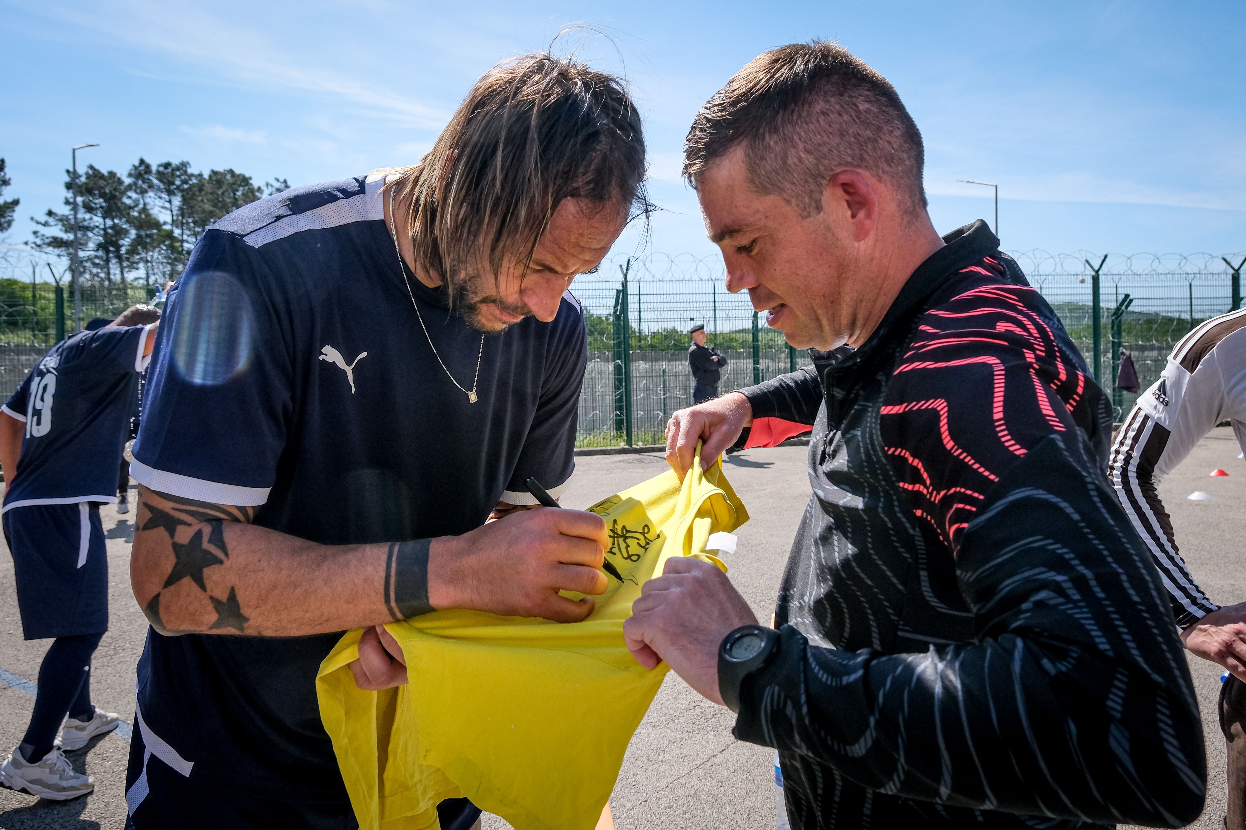 Iniciativa “Futebol sem Muros” leva Embaixadores da Liga Portugal ao Estabelecimento Prisional da Carregueira