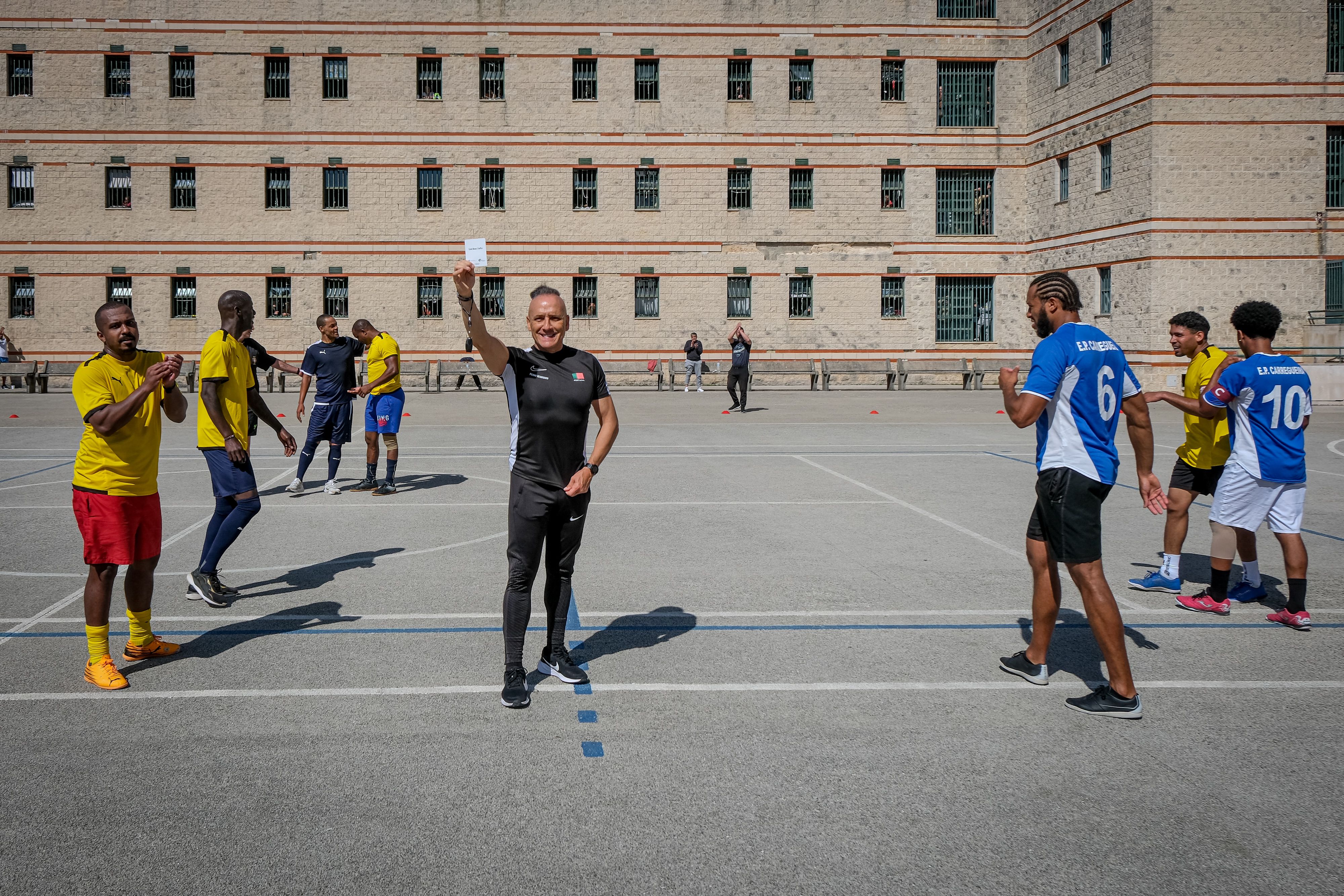 Iniciativa “Futebol sem Muros” leva Embaixadores da Liga Portugal ao Estabelecimento Prisional da Carregueira