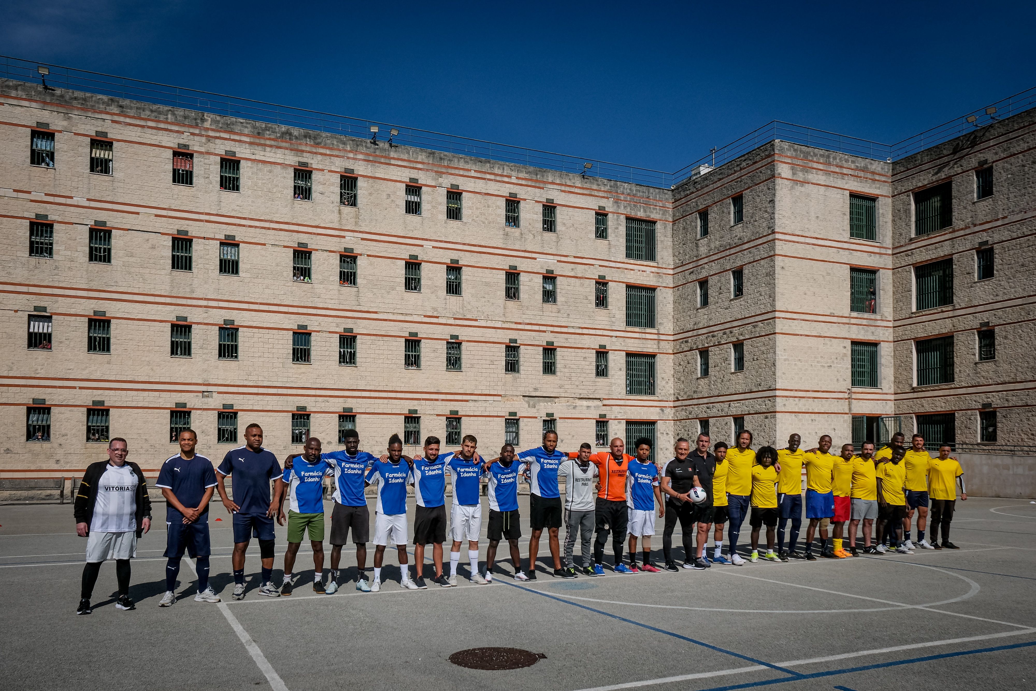 Iniciativa “Futebol sem Muros” leva Embaixadores da Liga Portugal ao Estabelecimento Prisional da Carregueira