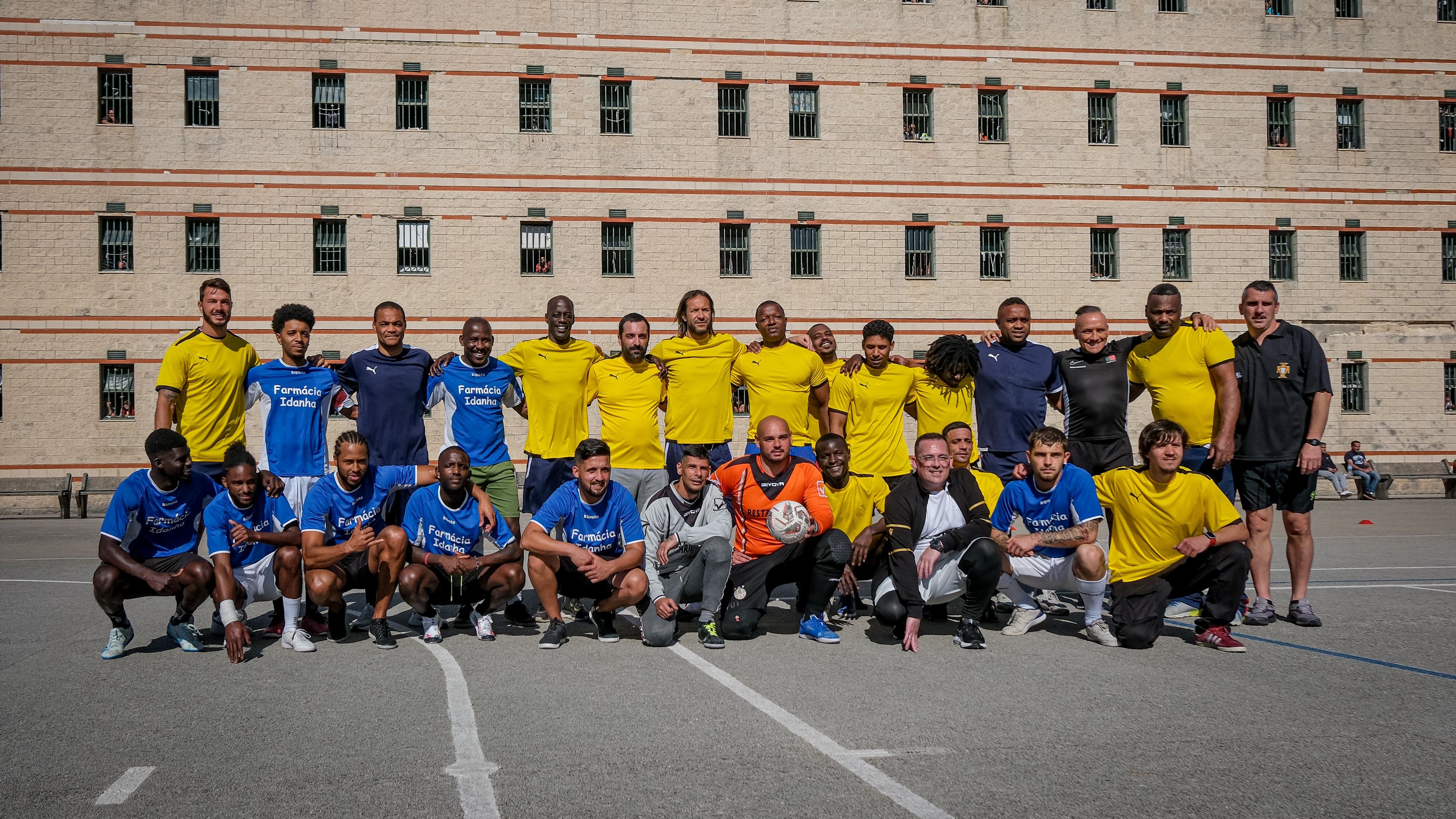 Iniciativa “Futebol sem Muros” leva Embaixadores da Liga Portugal ao Estabelecimento Prisional da Carregueira
