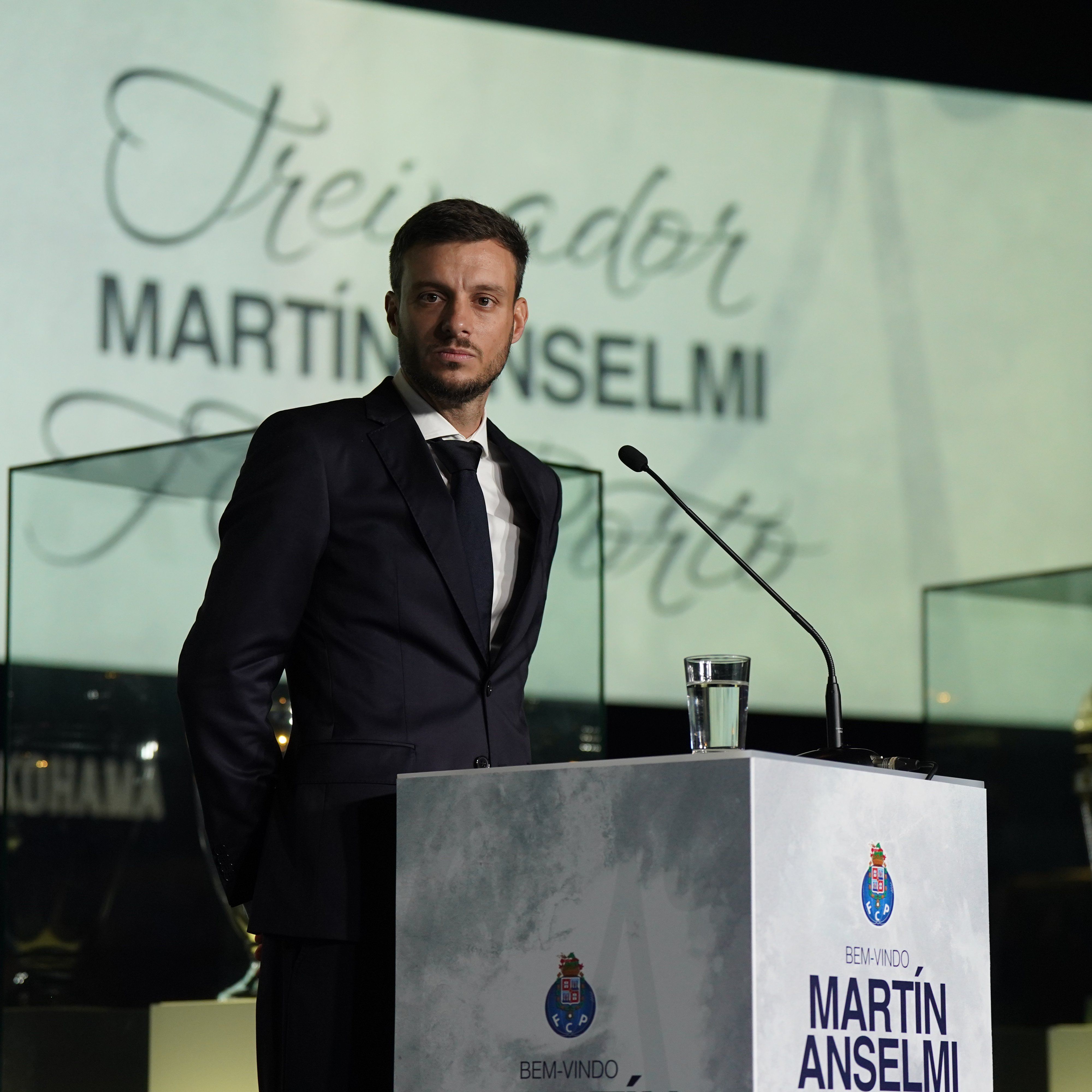 O raio-x a Martín Anselmi: o percurso e a filosofia do novo treinador do FC Porto