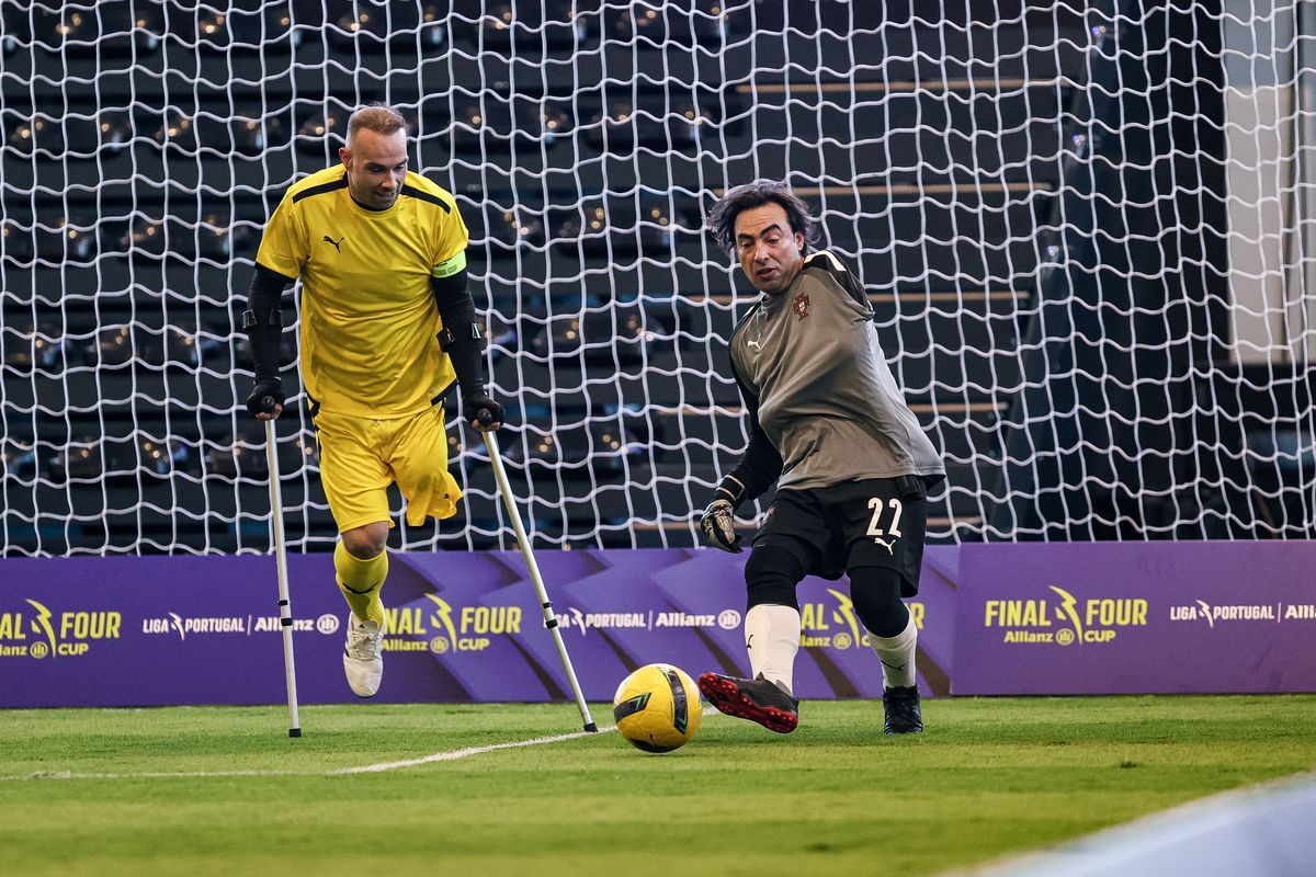 Jogo de futebol para amputados no arranque do segundo dia do Allianz CUP Weekend