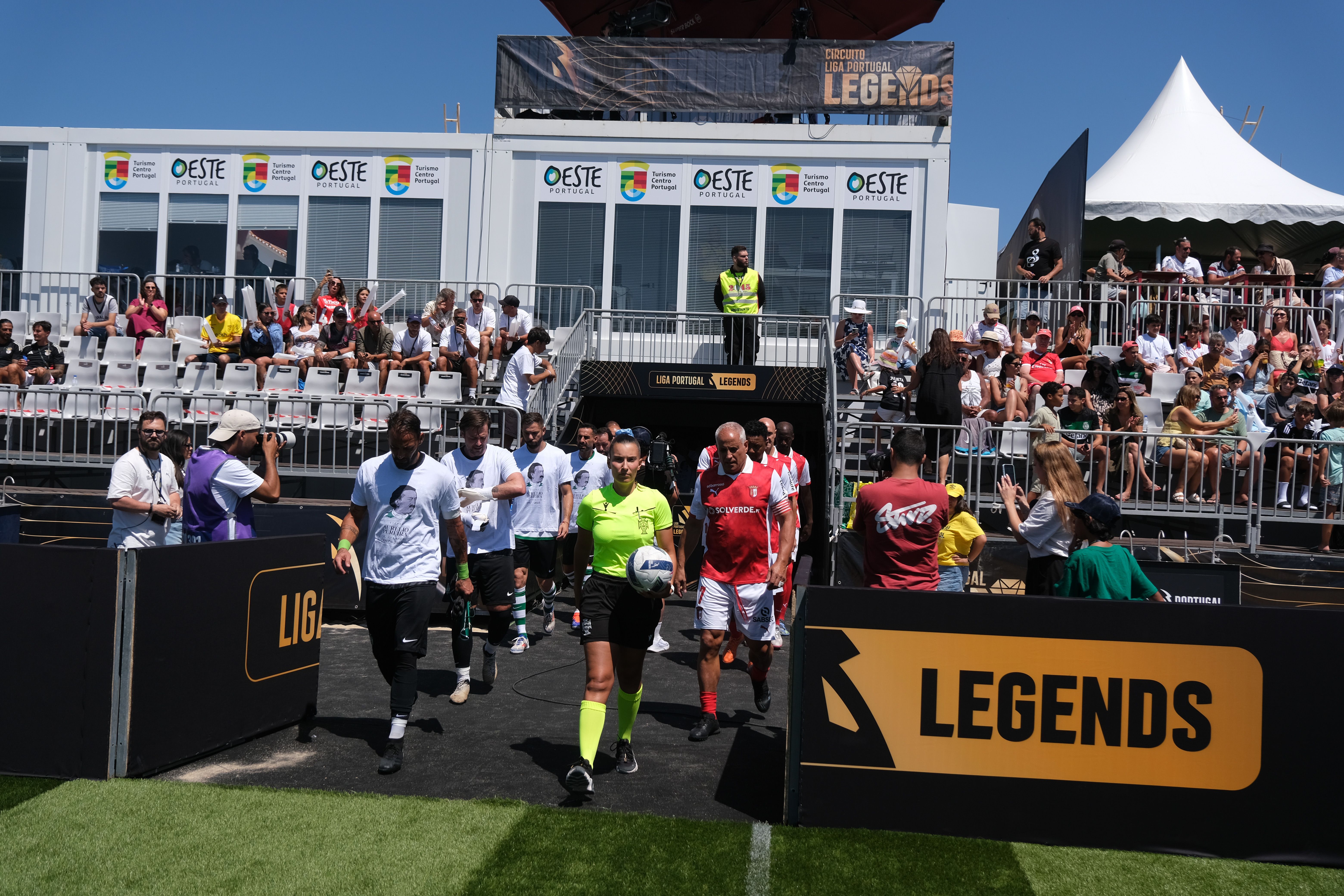 Adeptos em força na Nazaré: as fotos do segundo dia do Liga Portugal Legends