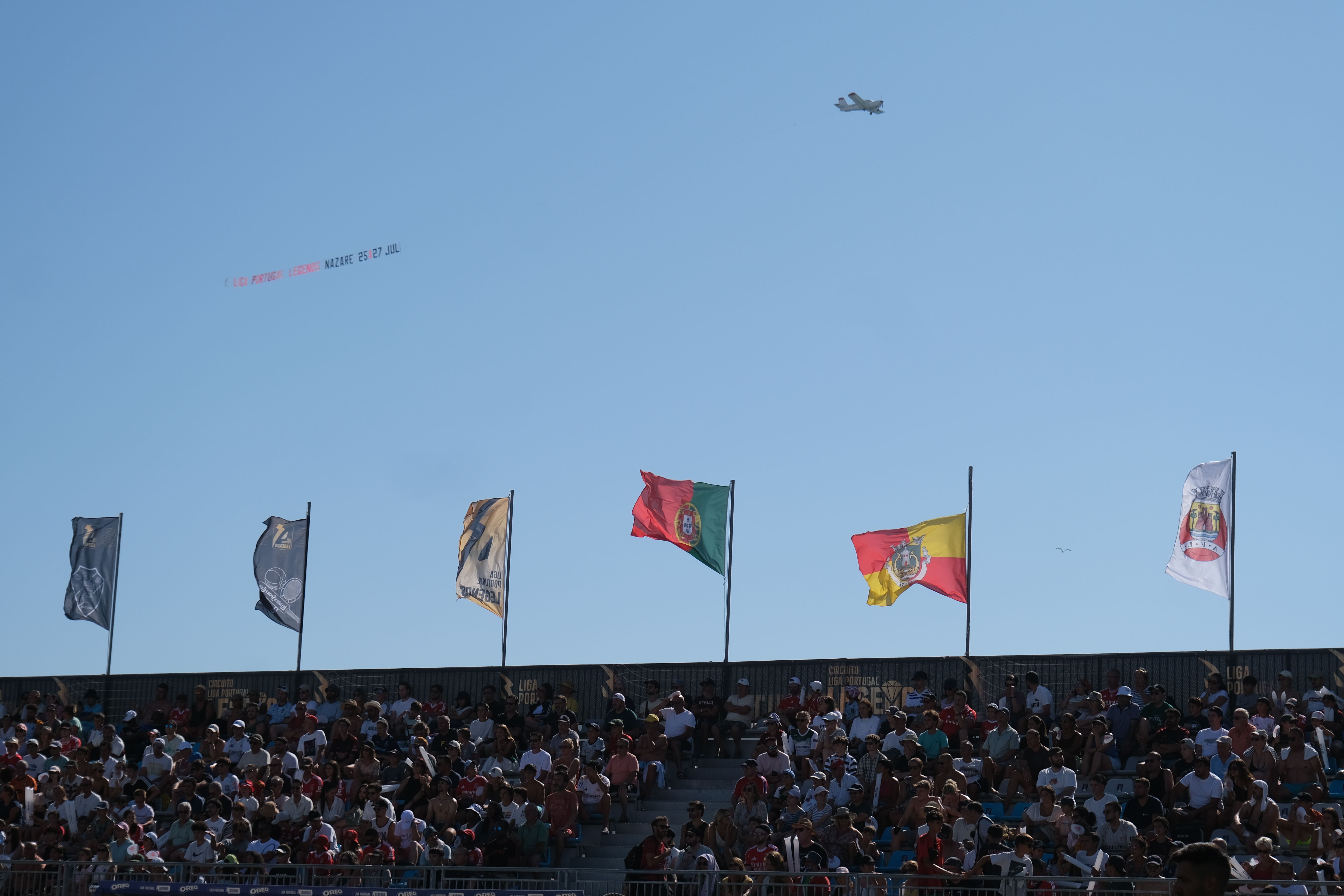 Adeptos em força na Nazaré: as fotos do segundo dia do Liga Portugal Legends