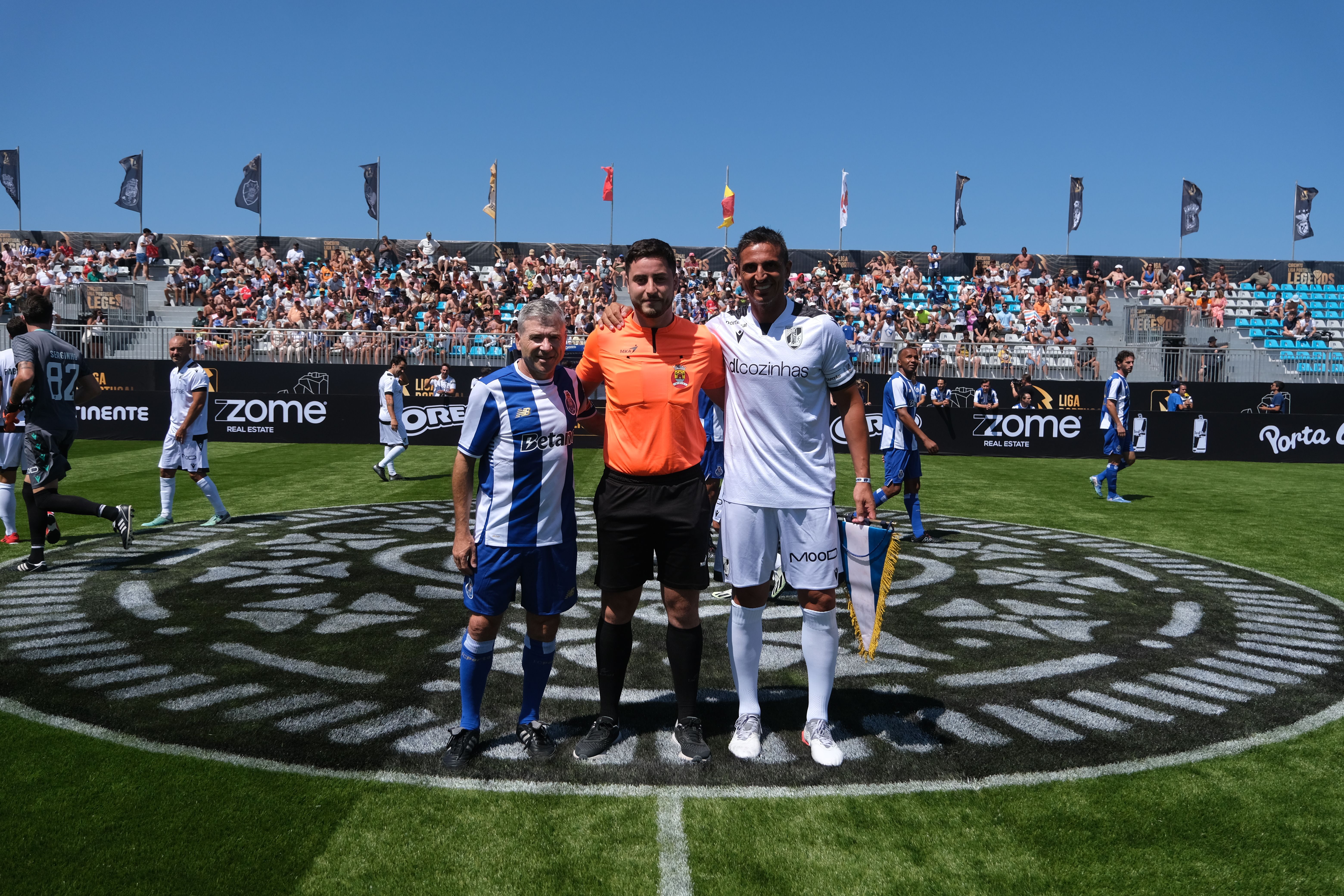 Adeptos em força na Nazaré: as fotos do segundo dia do Liga Portugal Legends