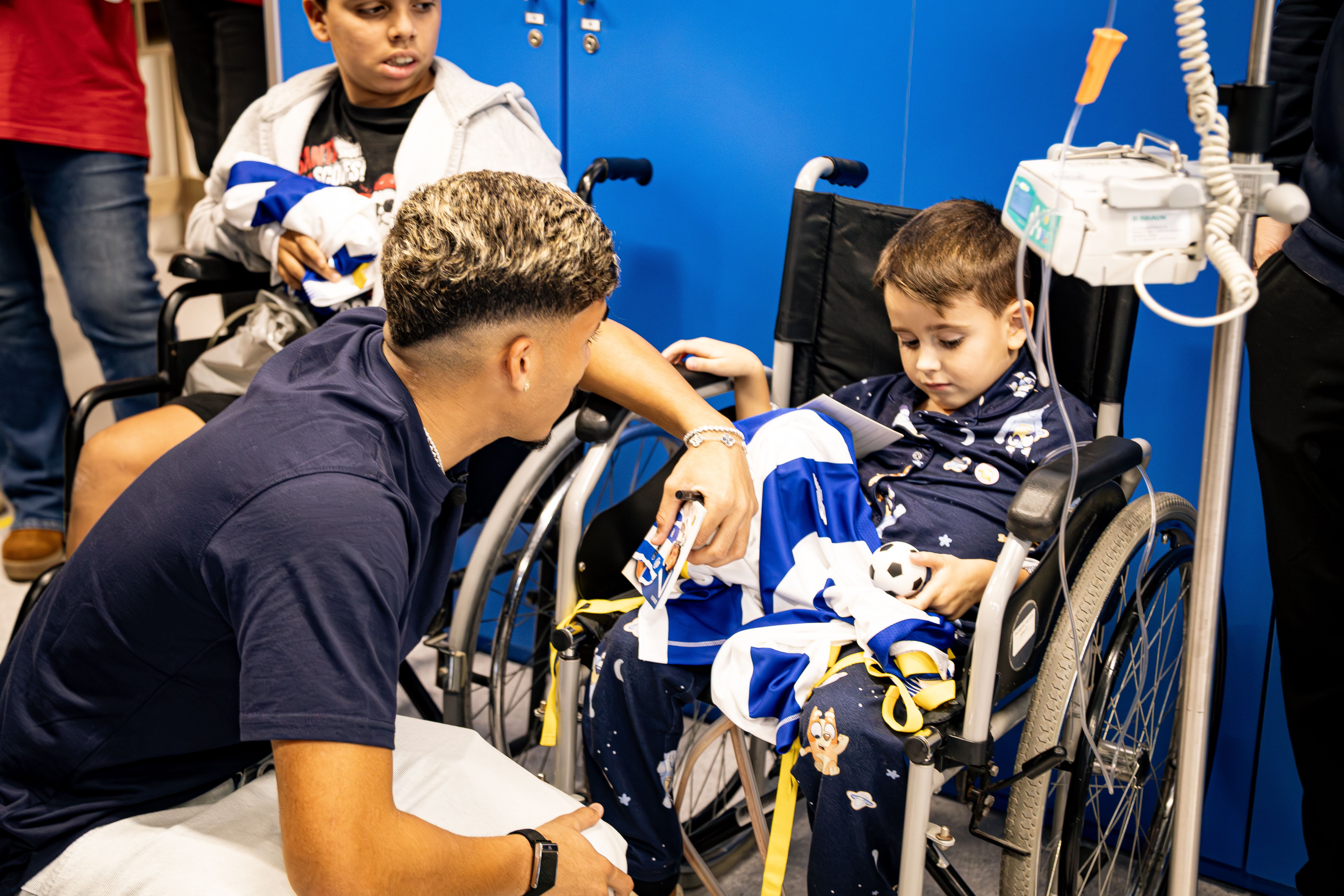 Cláudio Ramos e William Gomes levaram sorrisos ao Hospital de S. João