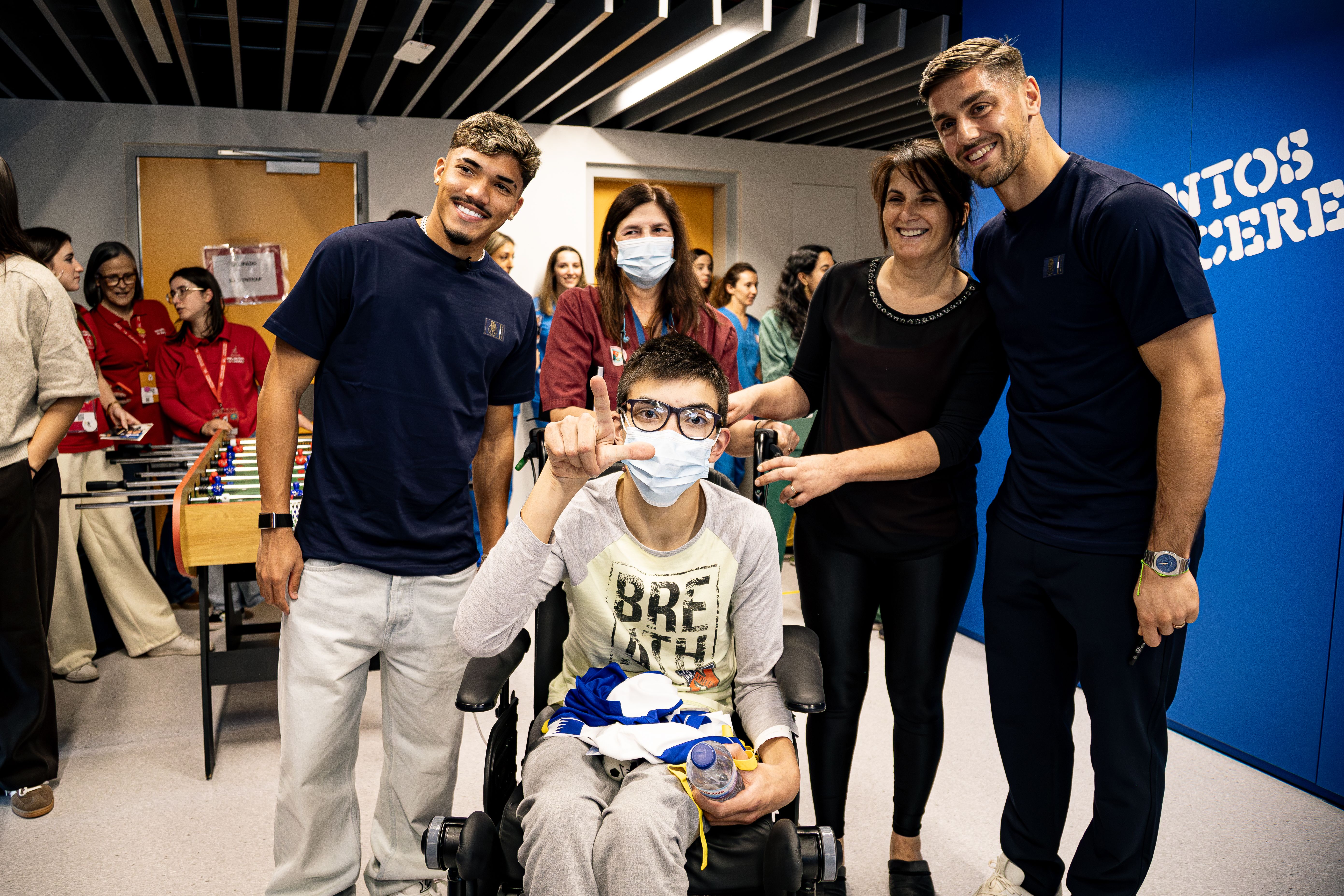 Cláudio Ramos e William Gomes levaram sorrisos ao Hospital de S. João