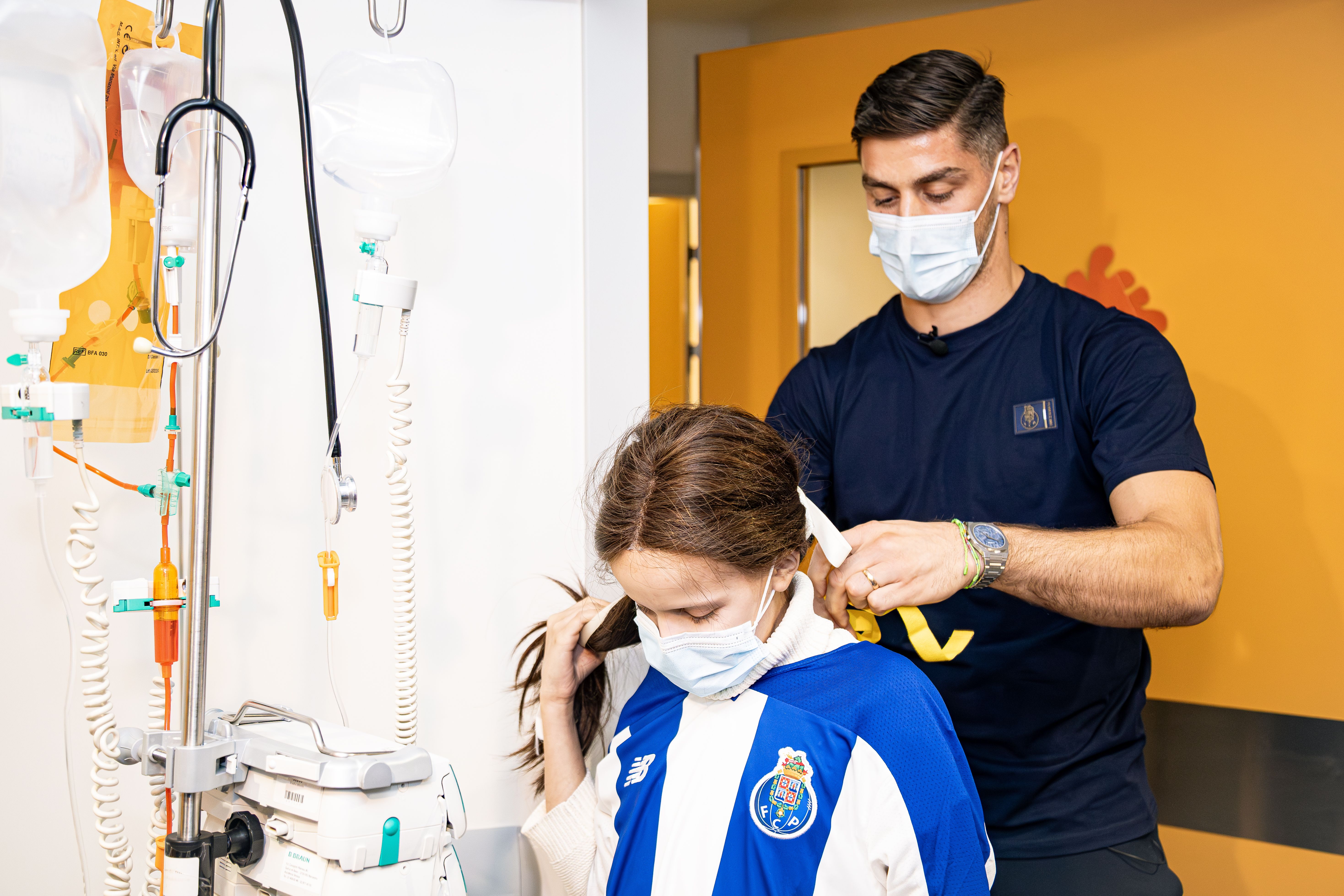 Cláudio Ramos e William Gomes levaram sorrisos ao Hospital de S. João