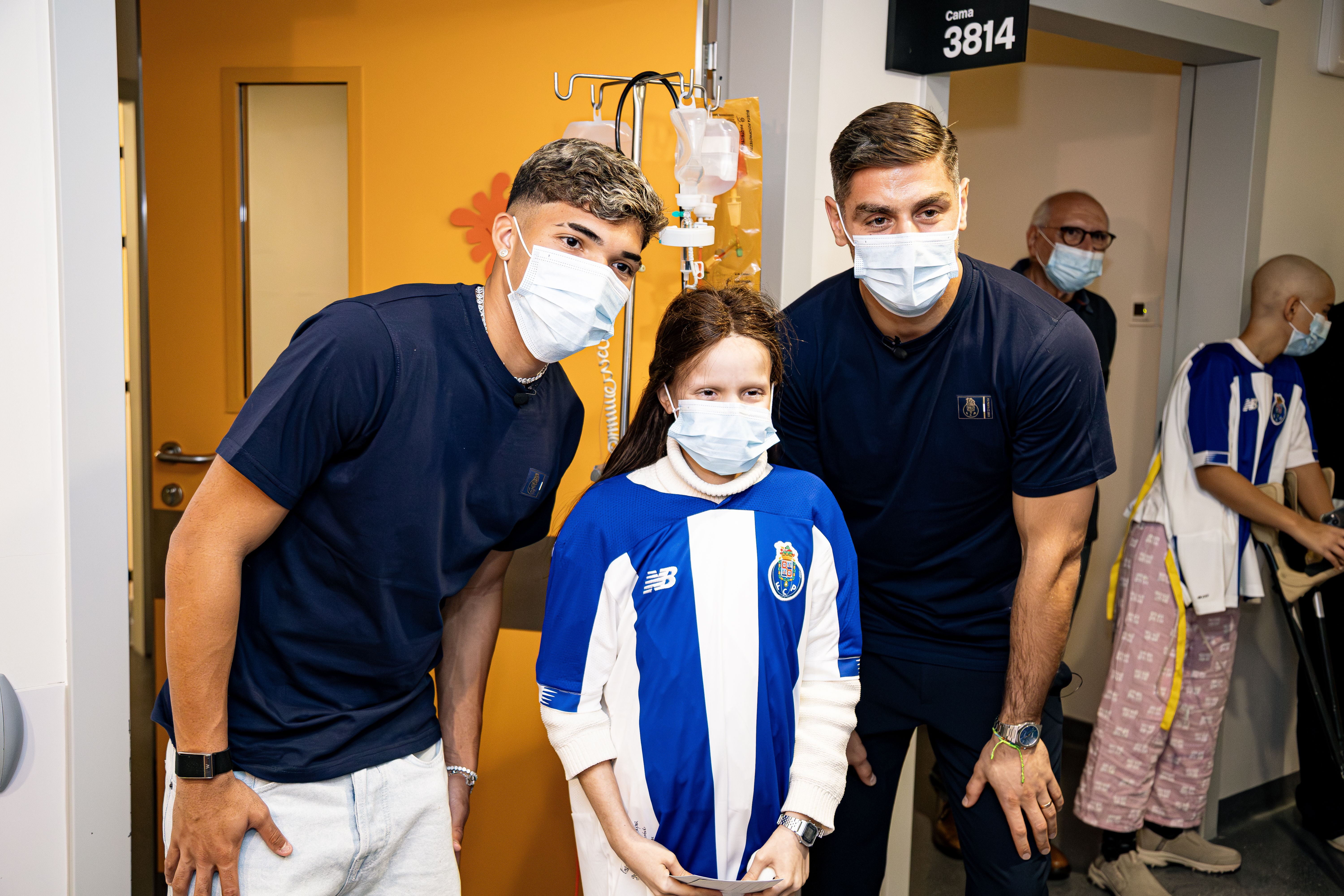 Cláudio Ramos e William Gomes levaram sorrisos ao Hospital de S. João
