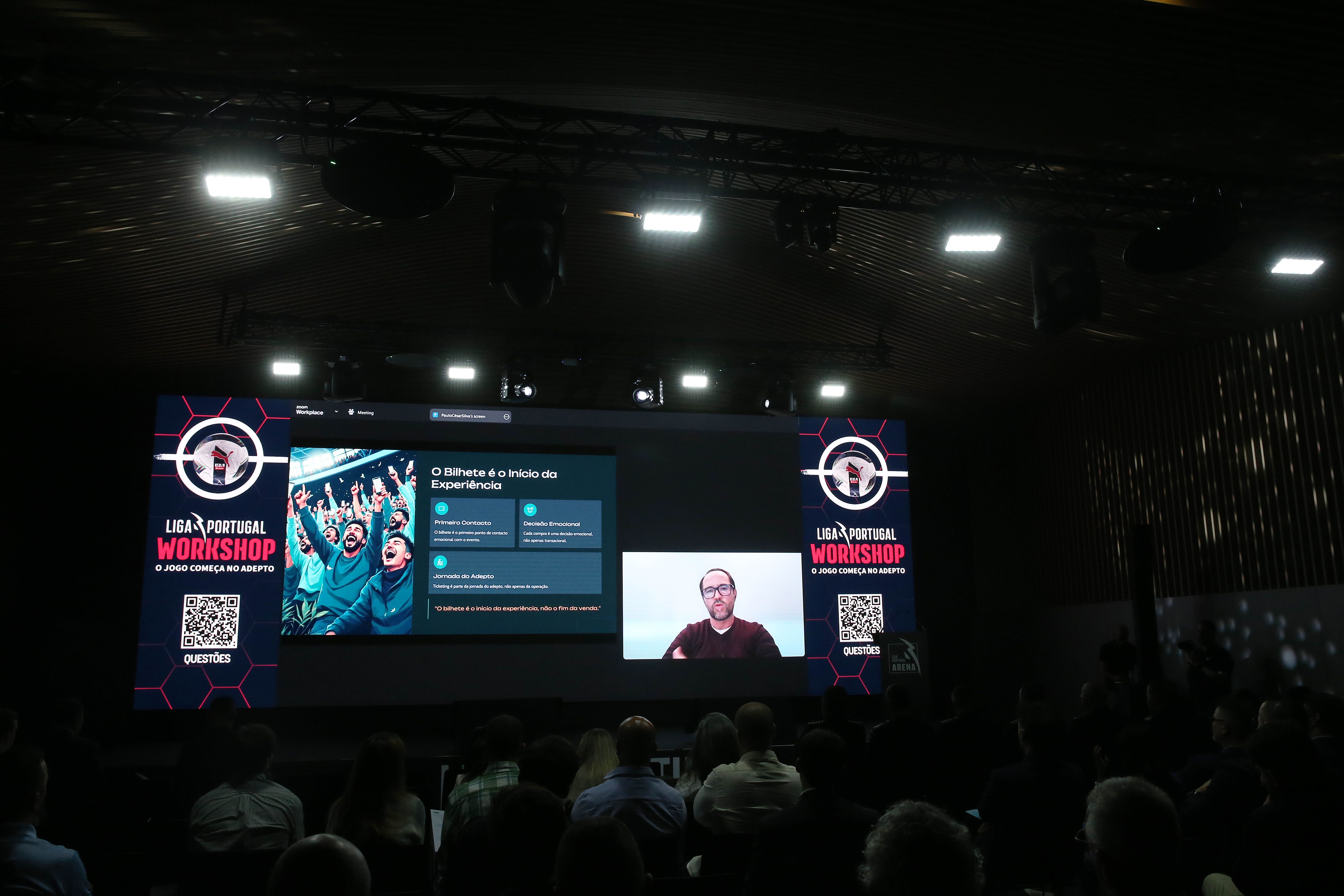 Paulo César Silva durante su presentación