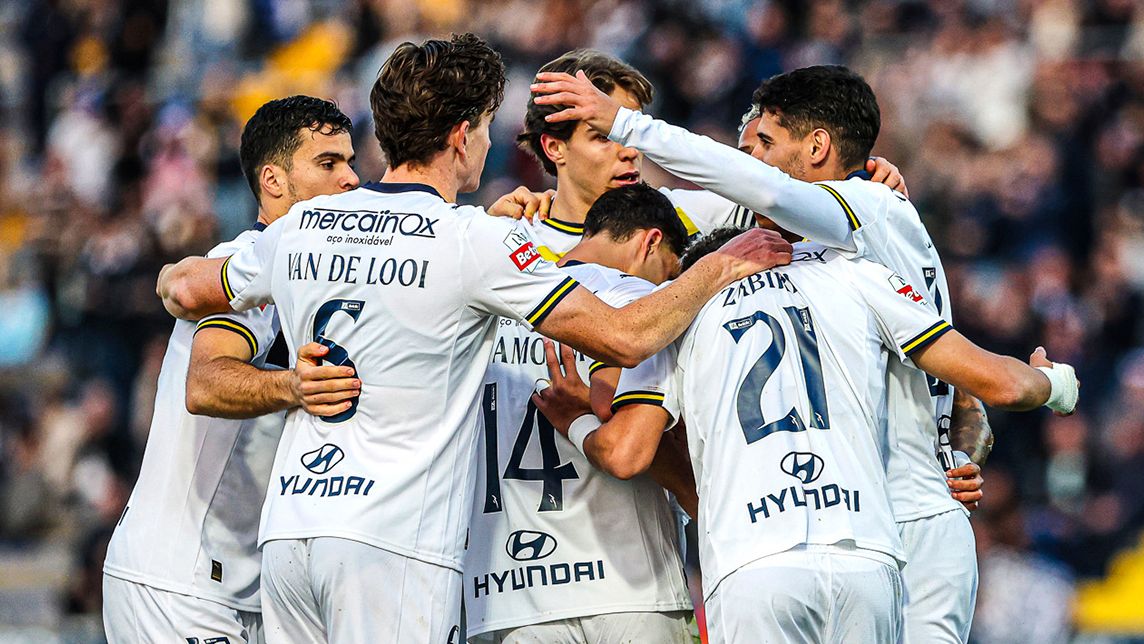 Liga Portugal - FC Famalicão aplica póquer ao Estoril Praia