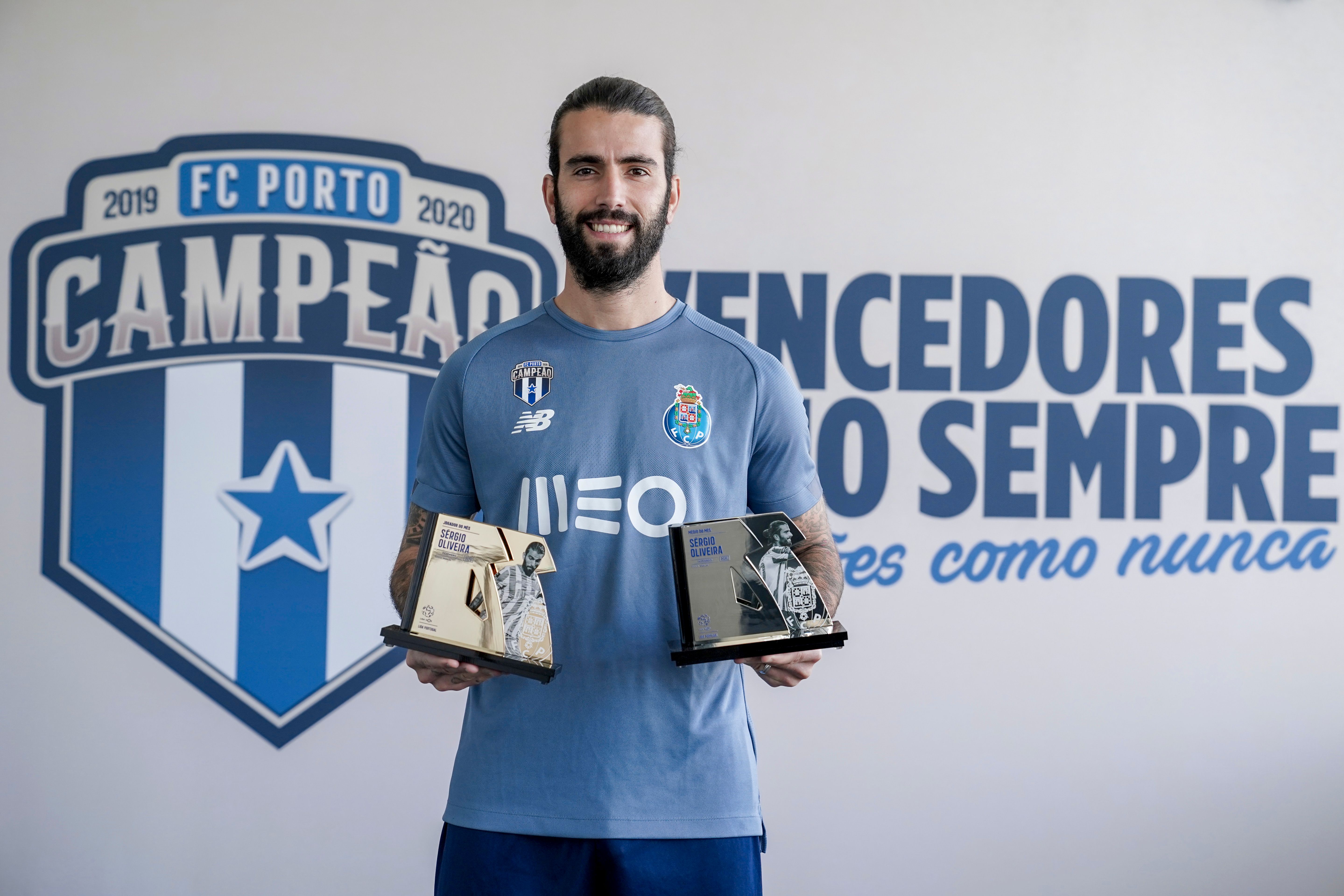 Sérgio Oliveira recebeu distinção Jogador do Mês da Liga NOS