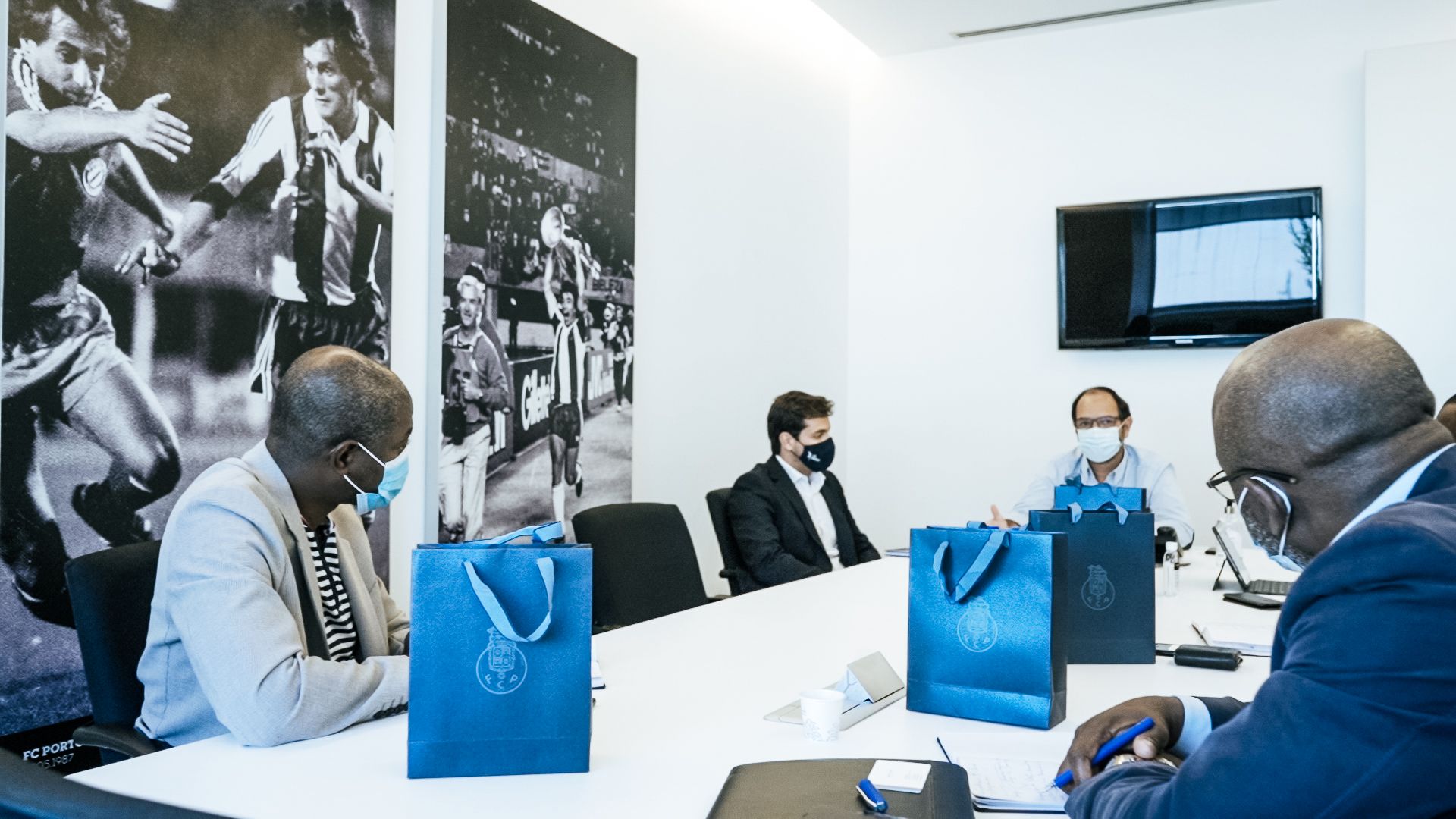 Delegação angolana visita o Futebol Profissional a pensar na Liga