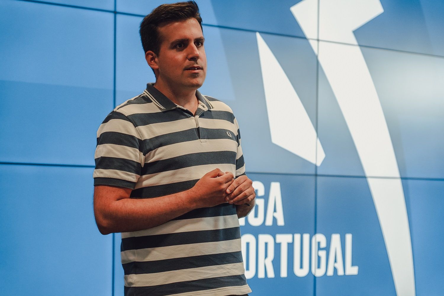 Comunicação no Futebol Profissional" aborda o comentário desportivo