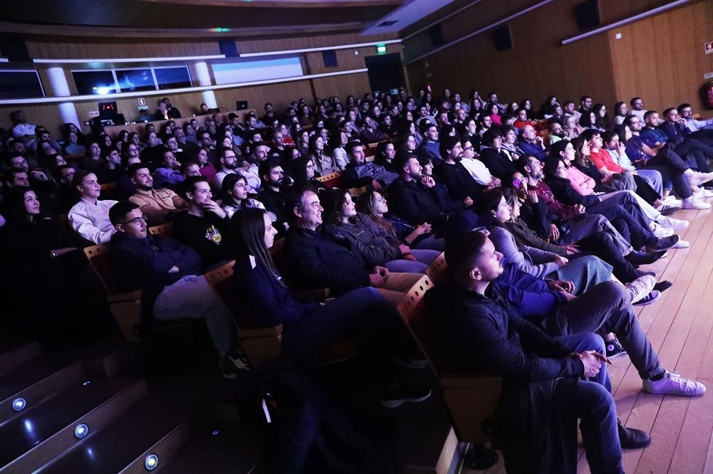 Noite memorável de humor com lotação esgotada
