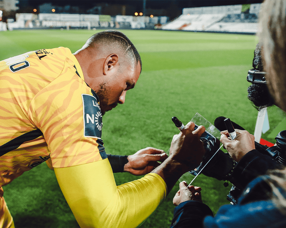 RACISMO NÃO marca fim de semana do Futebol Profissional