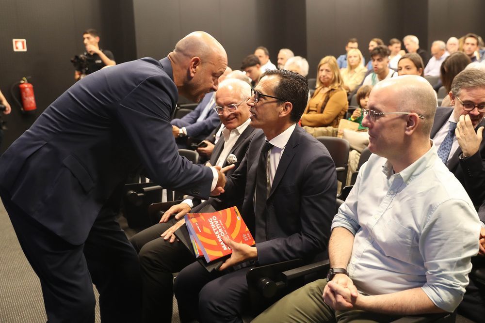 Daniel Sá apresenta livro com prefácio de Pedro Proença