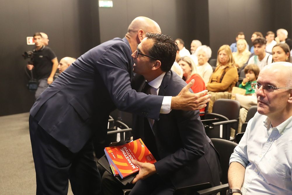 Daniel Sá apresenta livro com prefácio de Pedro Proença