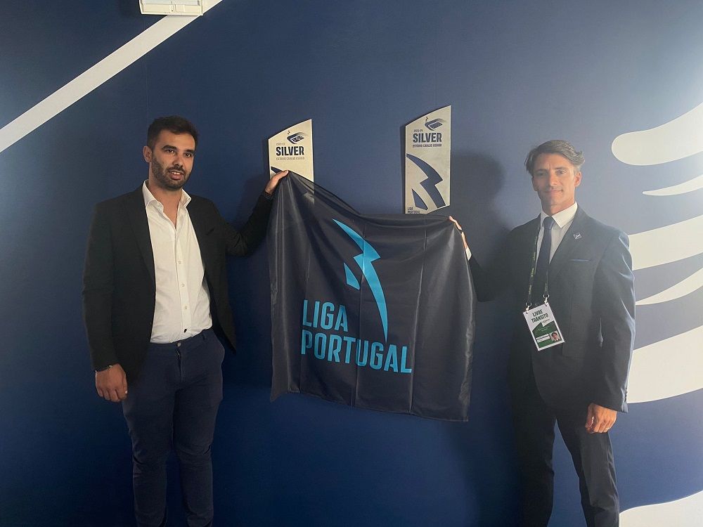 Liga Portugal entrega placas de certificação de estádios