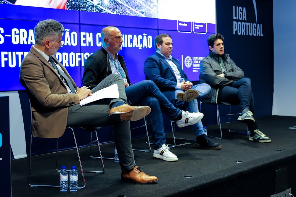 Os Clubes e a Imprensa na Pós-Graduação em Comunicação