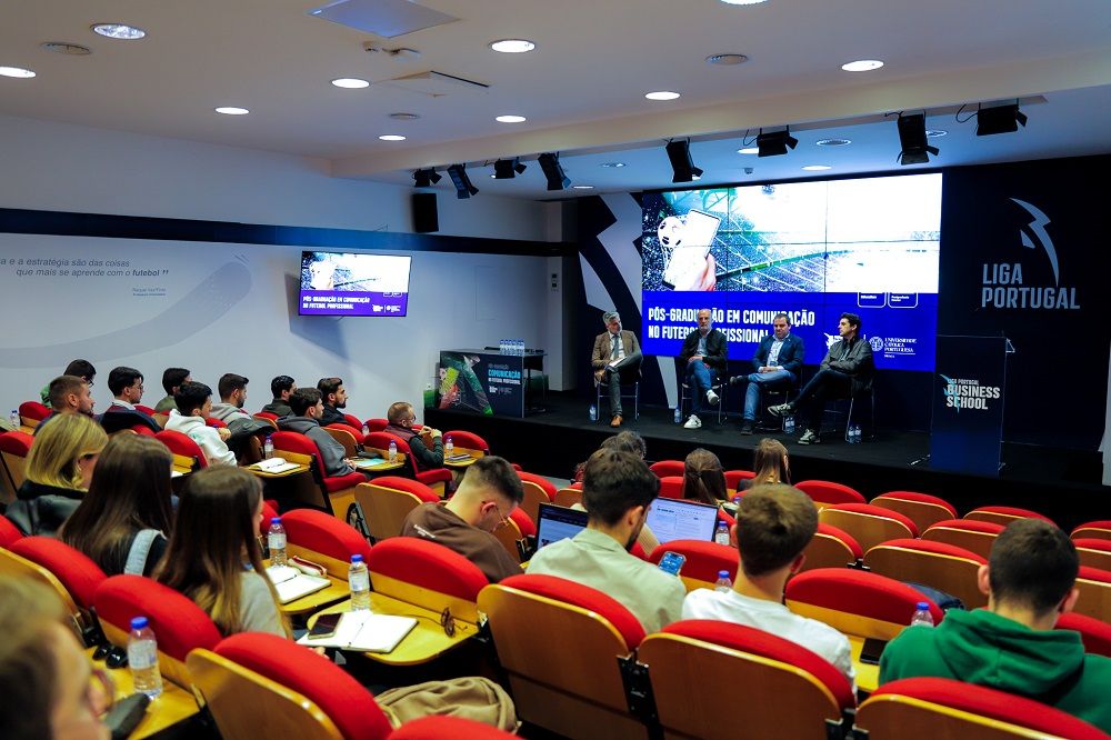 Os Clubes e a Imprensa na Pós-Graduação em Comunicação