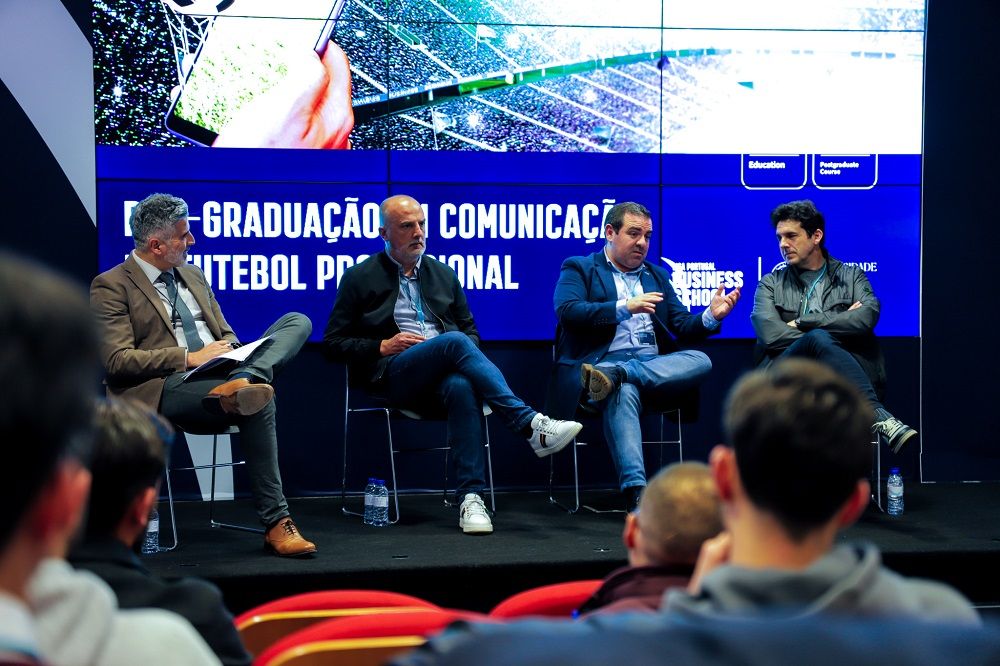 Os Clubes e a Imprensa na Pós-Graduação em Comunicação