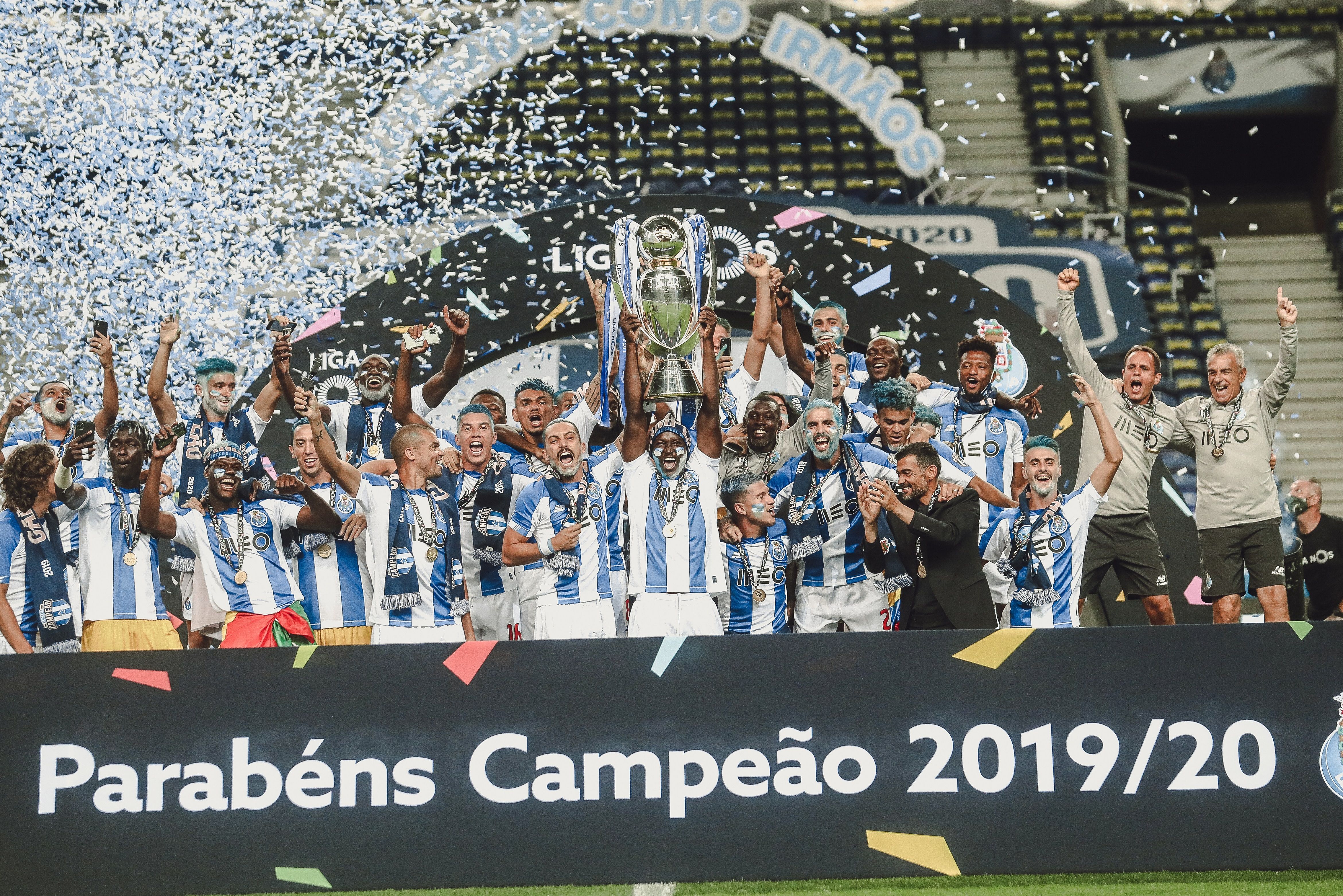 FC Porto recebe troféu da Liga NOS
