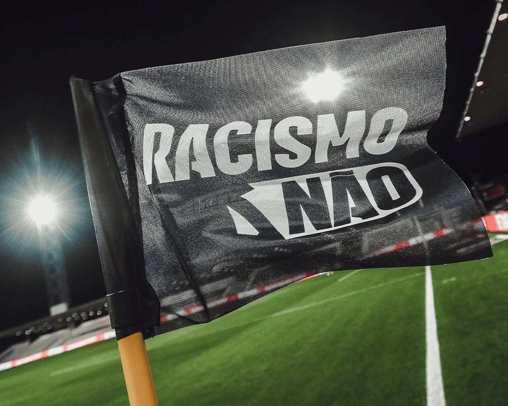 RACISMO NÃO marca fim de semana do Futebol Profissional