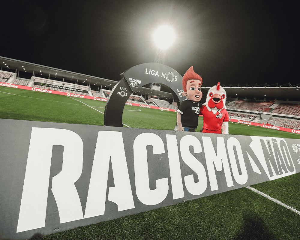 RACISMO NÃO marca fim de semana do Futebol Profissional