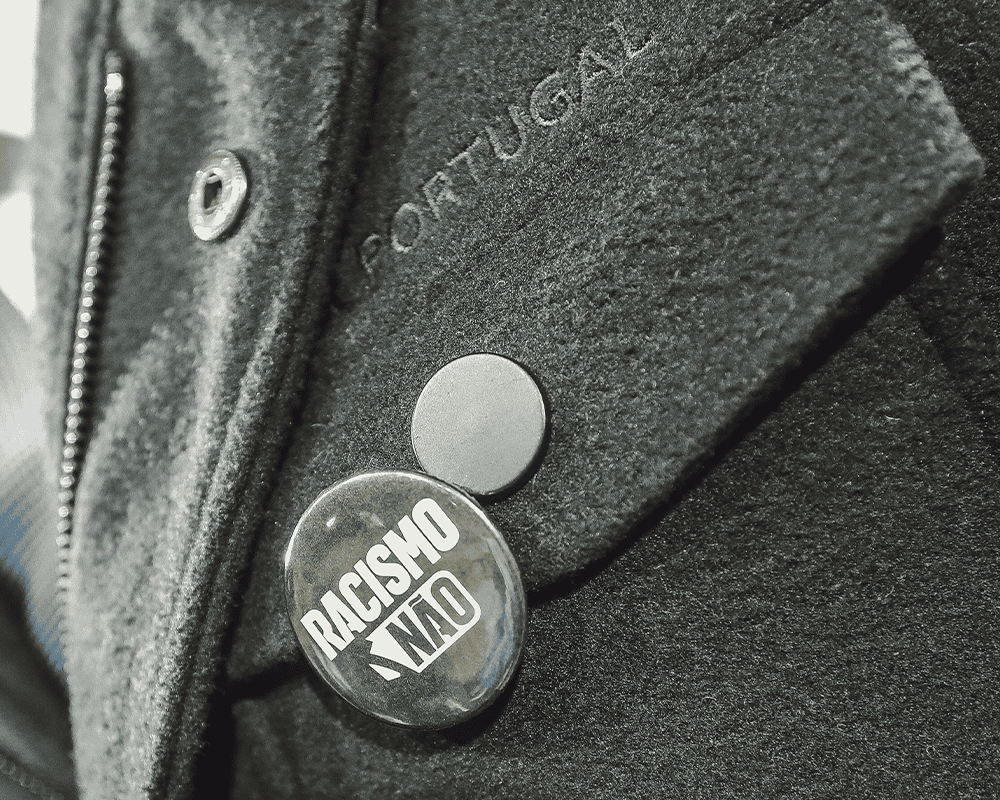 RACISMO NÃO marca fim de semana do Futebol Profissional