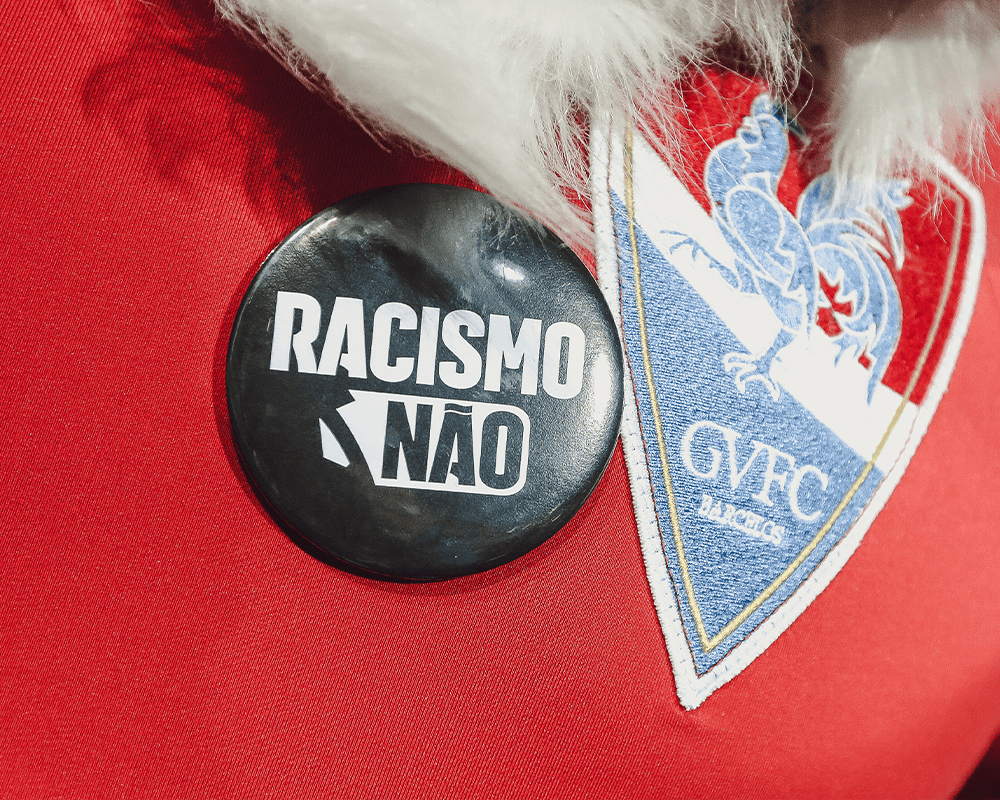 RACISMO NÃO marca fim de semana do Futebol Profissional