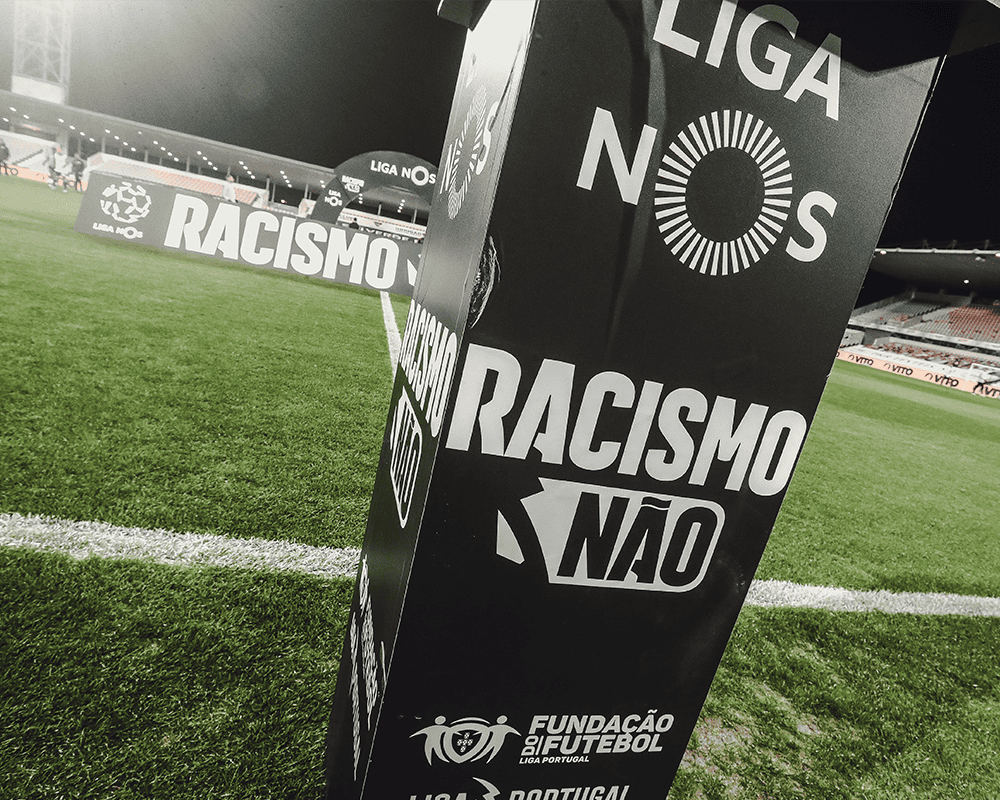 RACISMO NÃO marca fim de semana do Futebol Profissional
