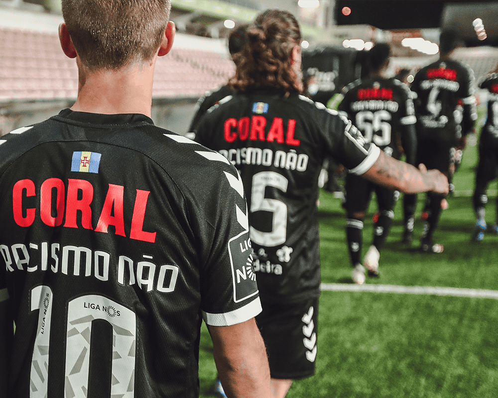 RACISMO NÃO marca fim de semana do Futebol Profissional