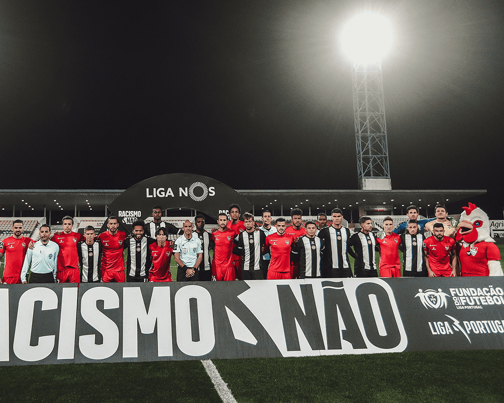 RACISMO NÃO marca fim de semana do Futebol Profissional