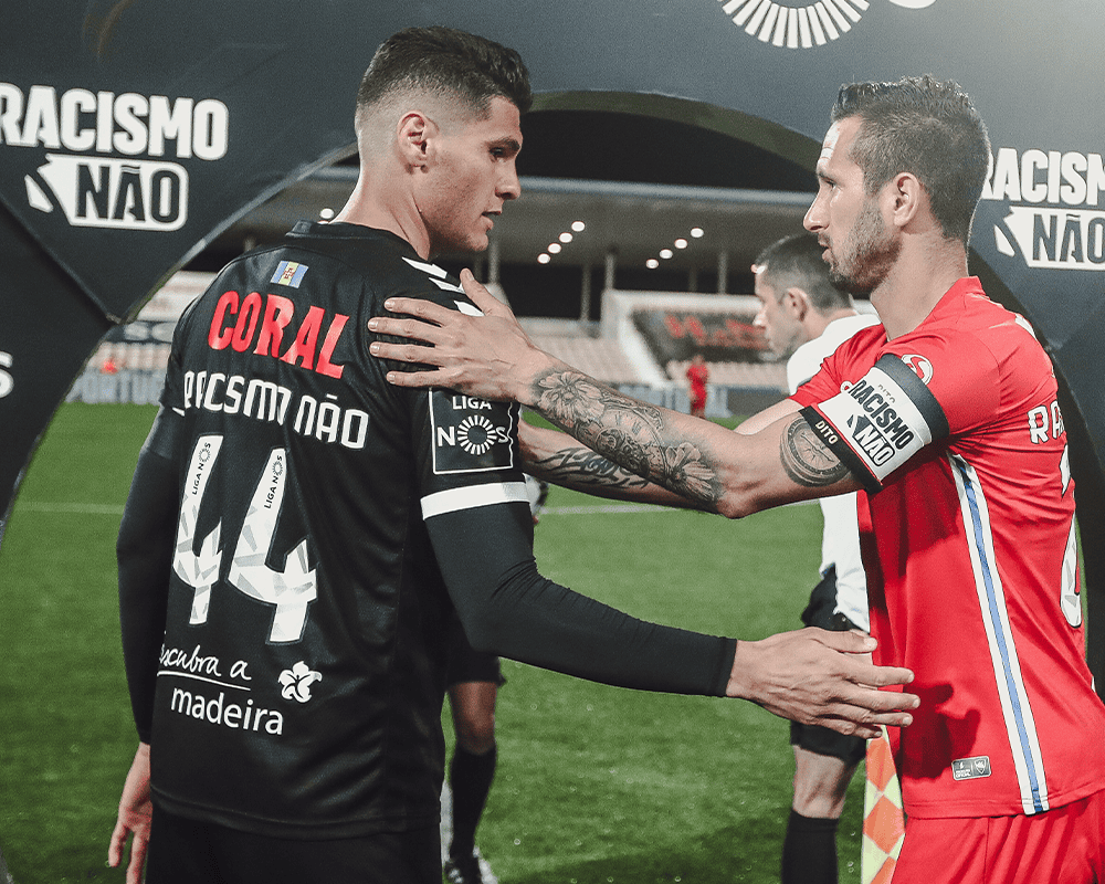 RACISMO NÃO marca fim de semana do Futebol Profissional